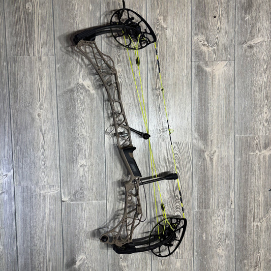 Used Mathews Lift X 29.5 RH Earth Riser Black Limbs w Gas Strings
