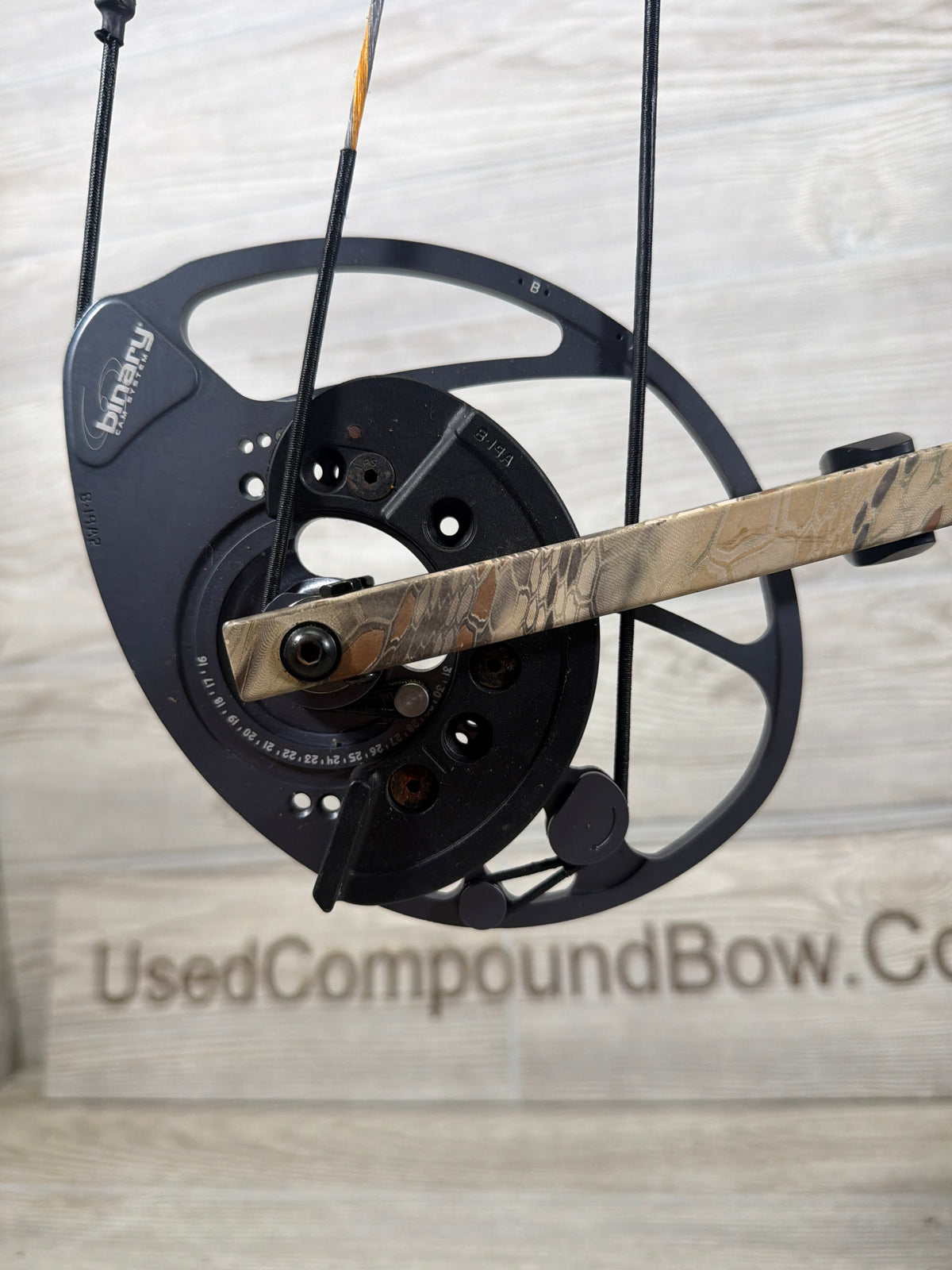 Used Diamond Edge 320 28" 70lb Veil Camo Right Hand Bow Pkg