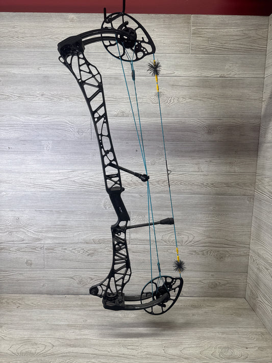 Mathews LIFT 33 29.5 70lb Black LH Bow