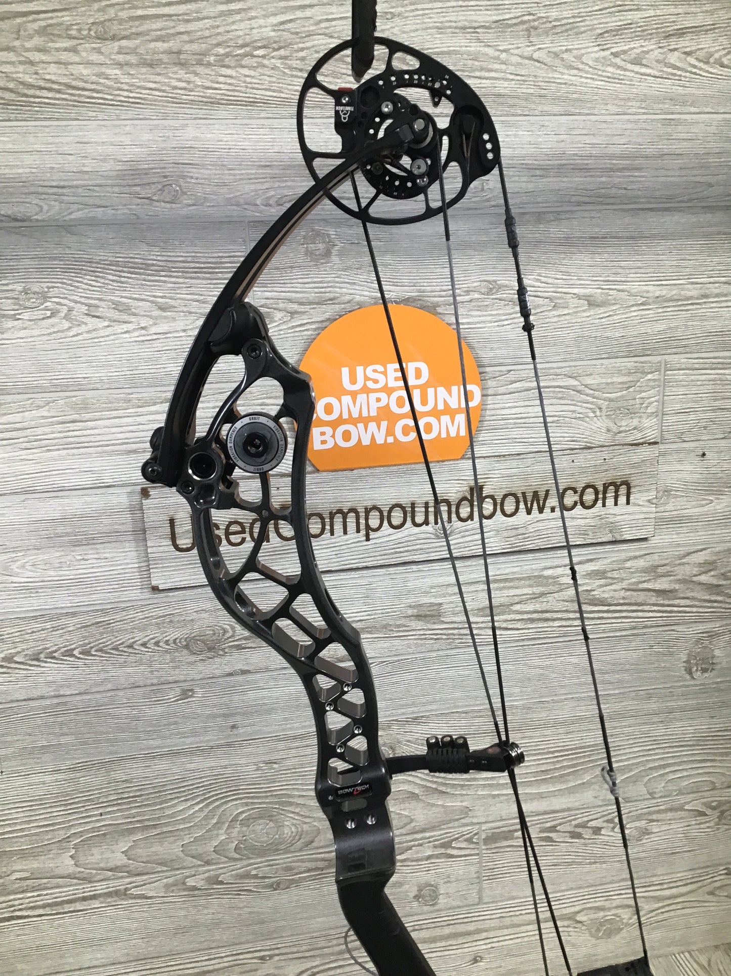 Used Bowtech Reckoning Gen 2 36 50-60# Right Hand Speedway Gray Med Cam