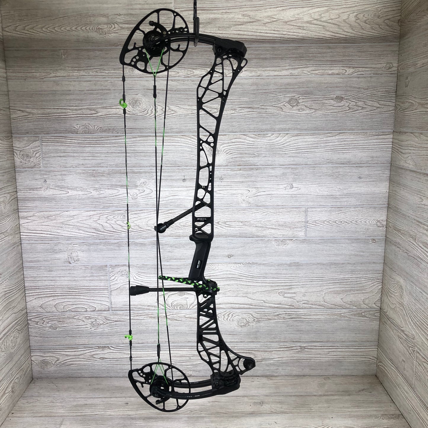 Used Mathews Lift X 33 Black RH Bow green and black custom strings