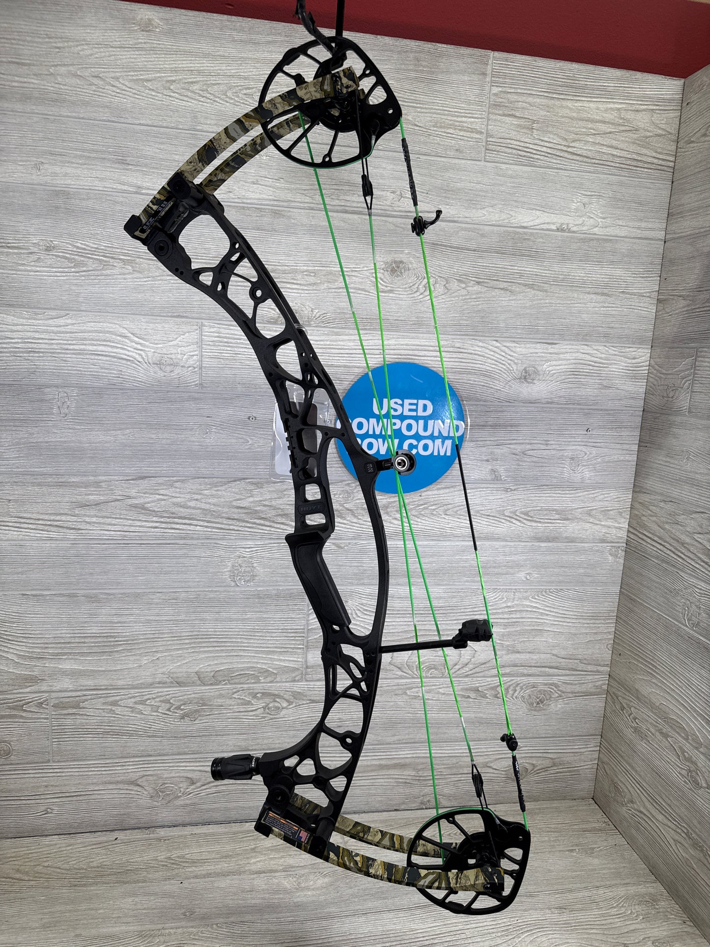 Hoyt Alpha AX-2 32 RH Black Riser Origin Limbs 29" 60#