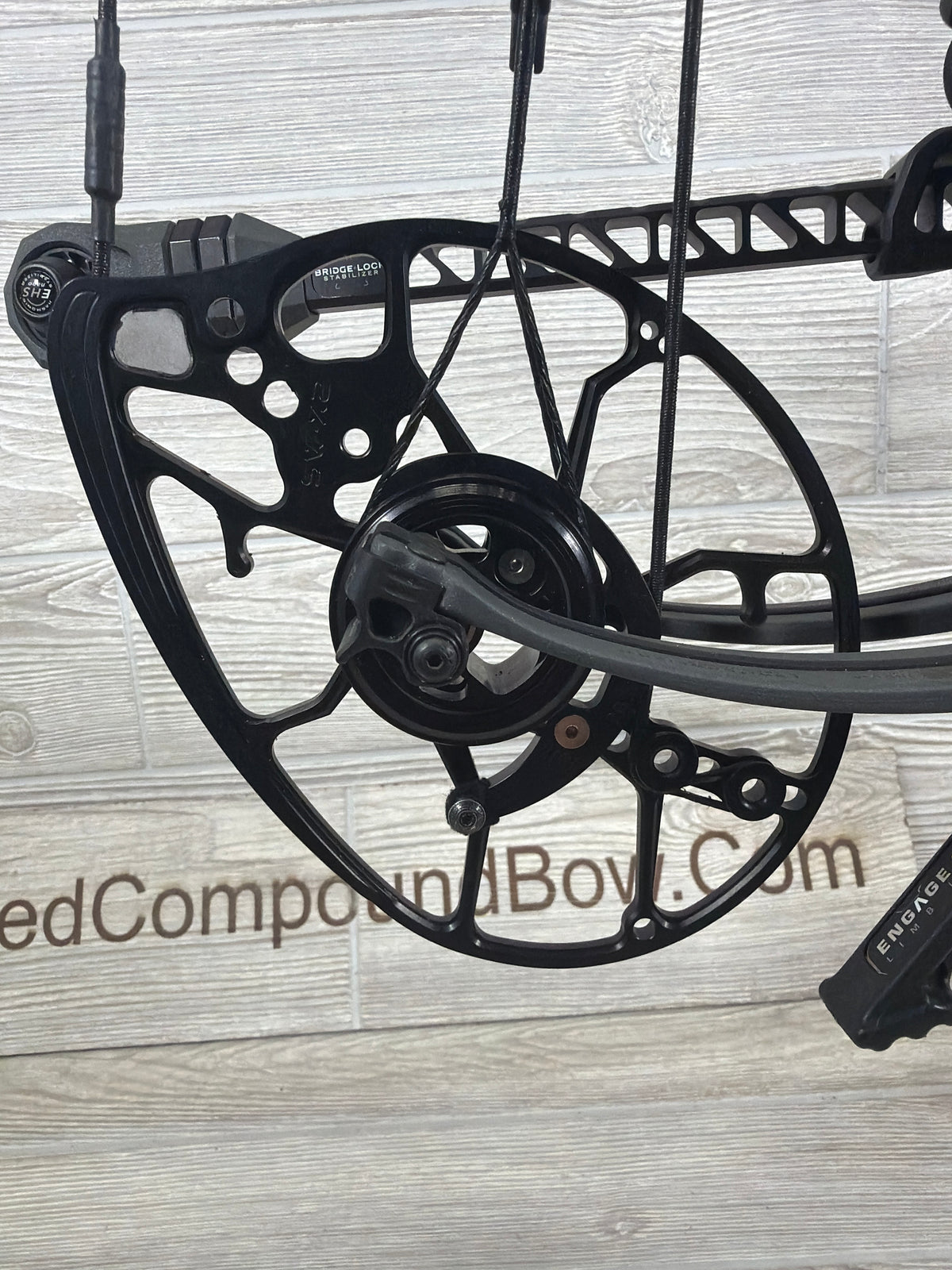 Used Mathews ARC 30 29" 70lb Right Hand Shale LOADED Bow Pkg