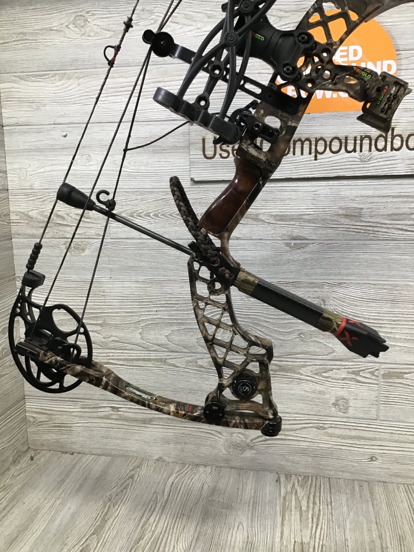Used Mathews ZXT Right handed 60-70# 30" Draw Package