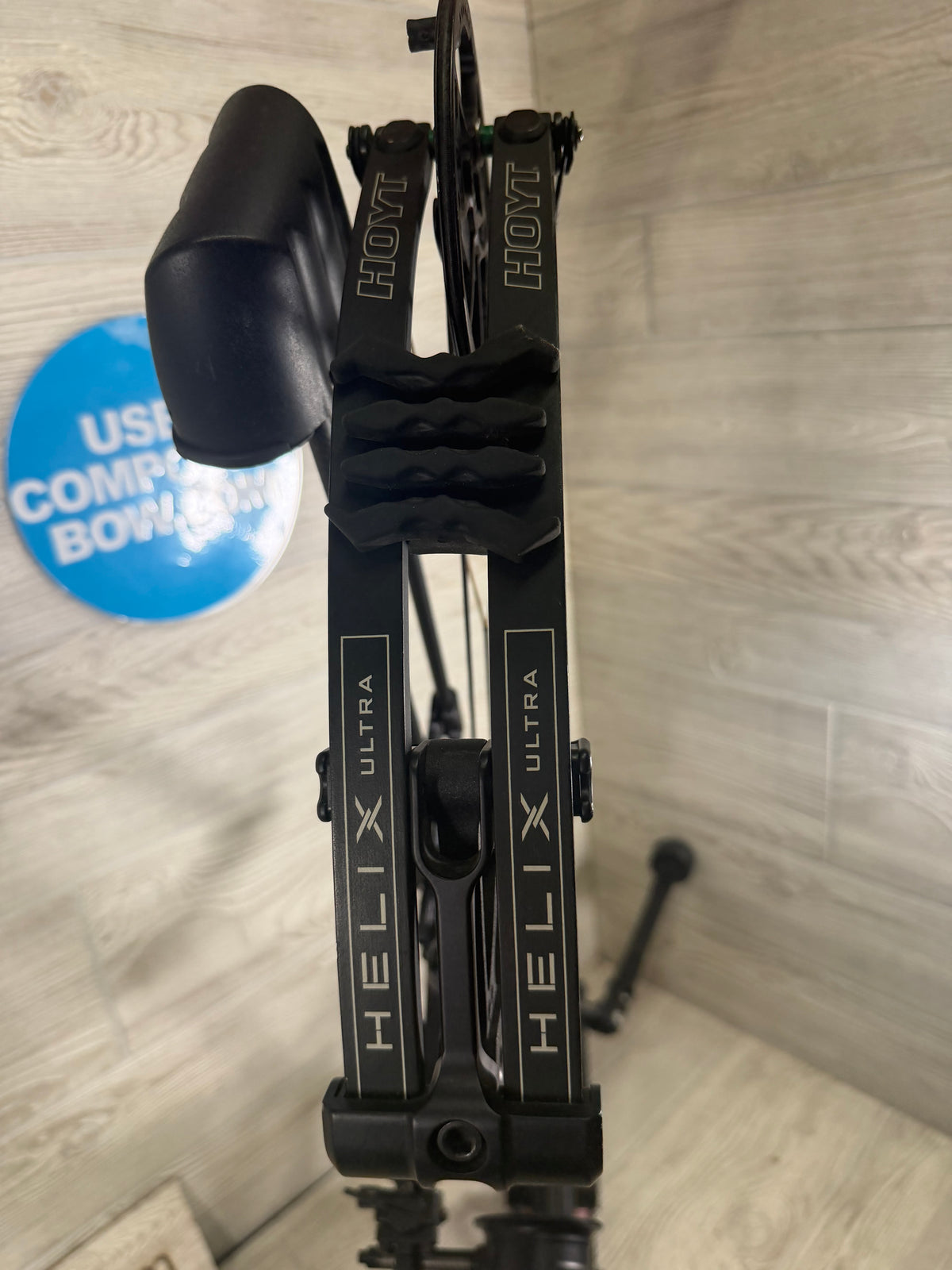 Used Hoyt Helix Ultra RH Black 29-32" 60-70# PKG