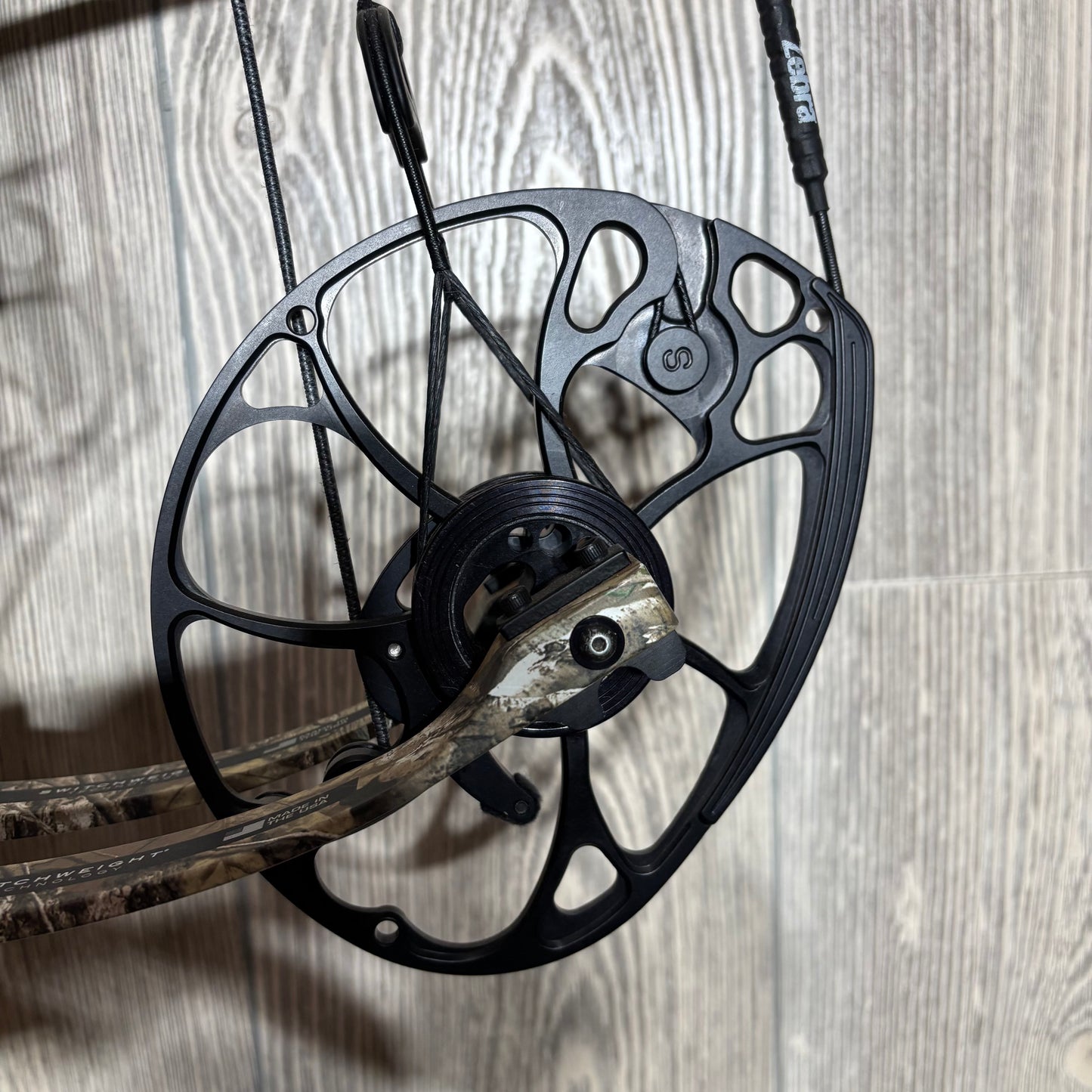 Used Mathews V3 27 RH Realtree Camo Package