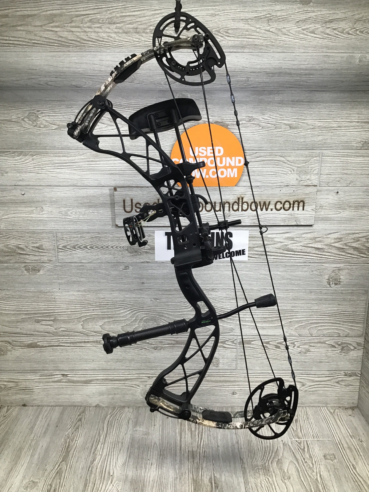 Xpedition Xscape 50-60# Black Riser/ camo limb right handed Package