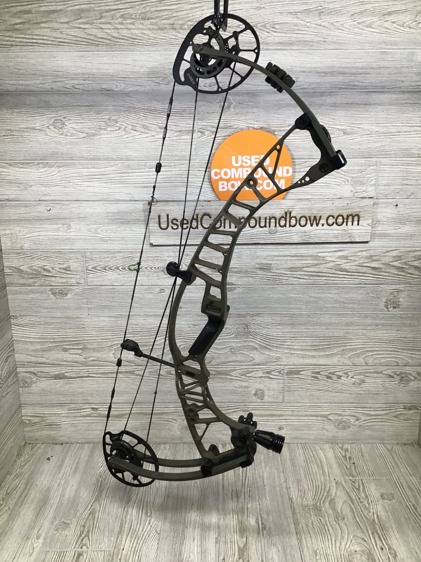 Used Hoyt Ventum 33 Wilderness Right Handed 70#