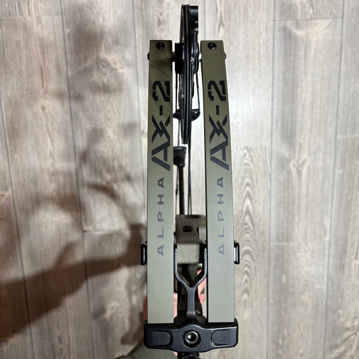 Used Hoyt Alpha AX-2 29 RH Wilderness 60lbs