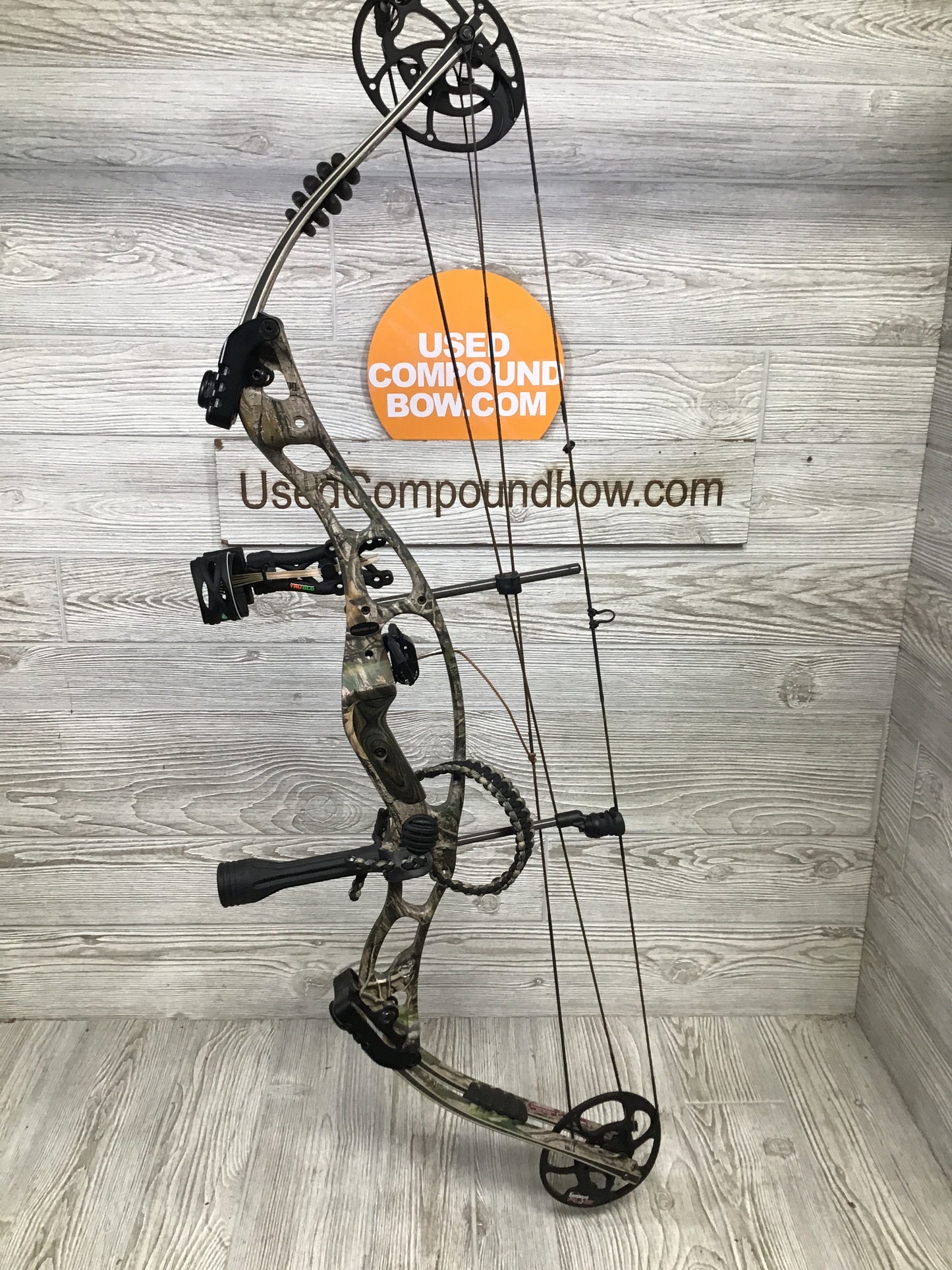 Used RH Hoyt Seven 37 XT 1000 Hunt PKG 60-70# Realtree