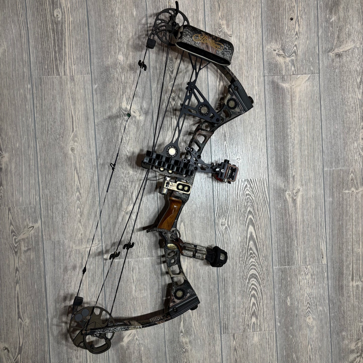Used Mathews Switchback RH 26" 70lb Camo Package