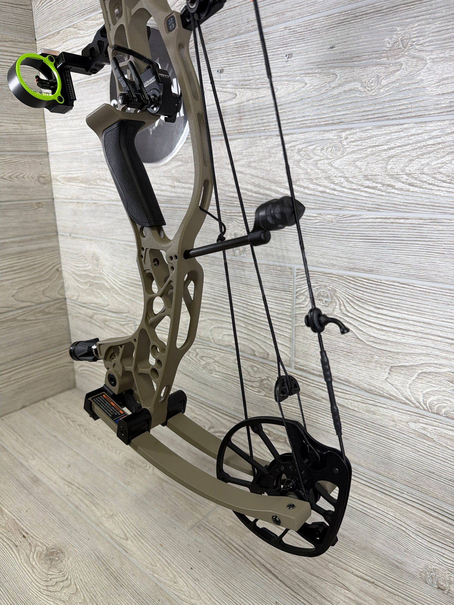 Used Hoyt AX-3 29 Sandstorm 70# With Hoyt QAD MX2 and Black Gold Rush