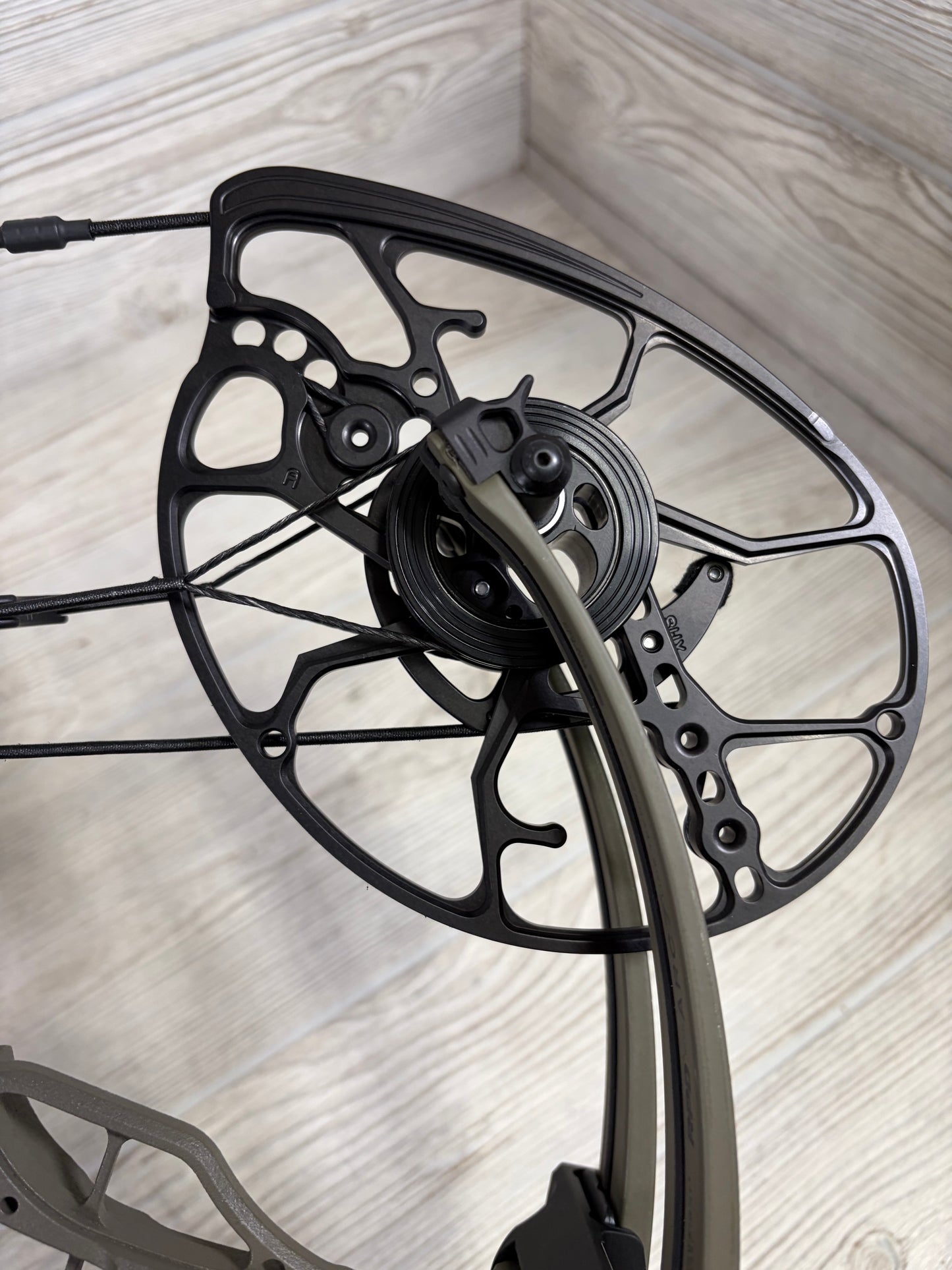 Used Mathews Lift X 29.5 Right Hand Ambush Green