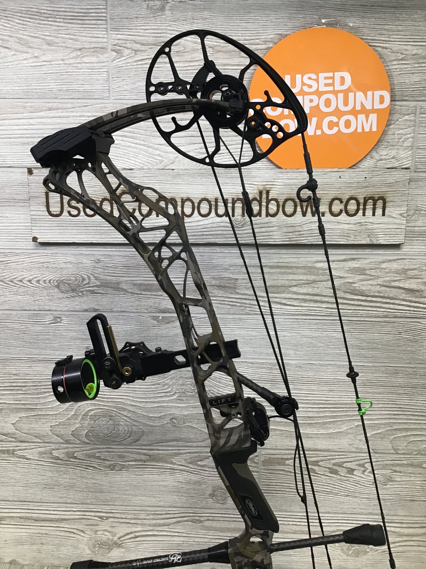 Used Mathews Lift RS Right Handed Bottomlands PACKAGE