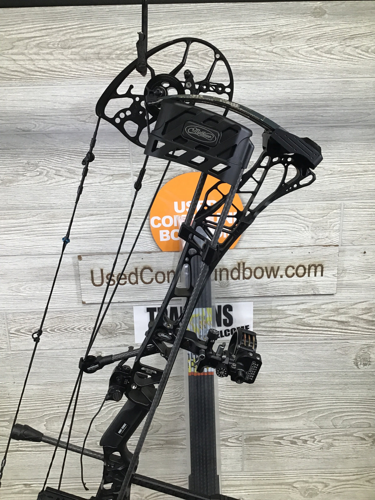Used Mathews Lift X 29.5 Right Hand Black Riser/ Kuiu limbs 29.5/70 LOADED Pkg