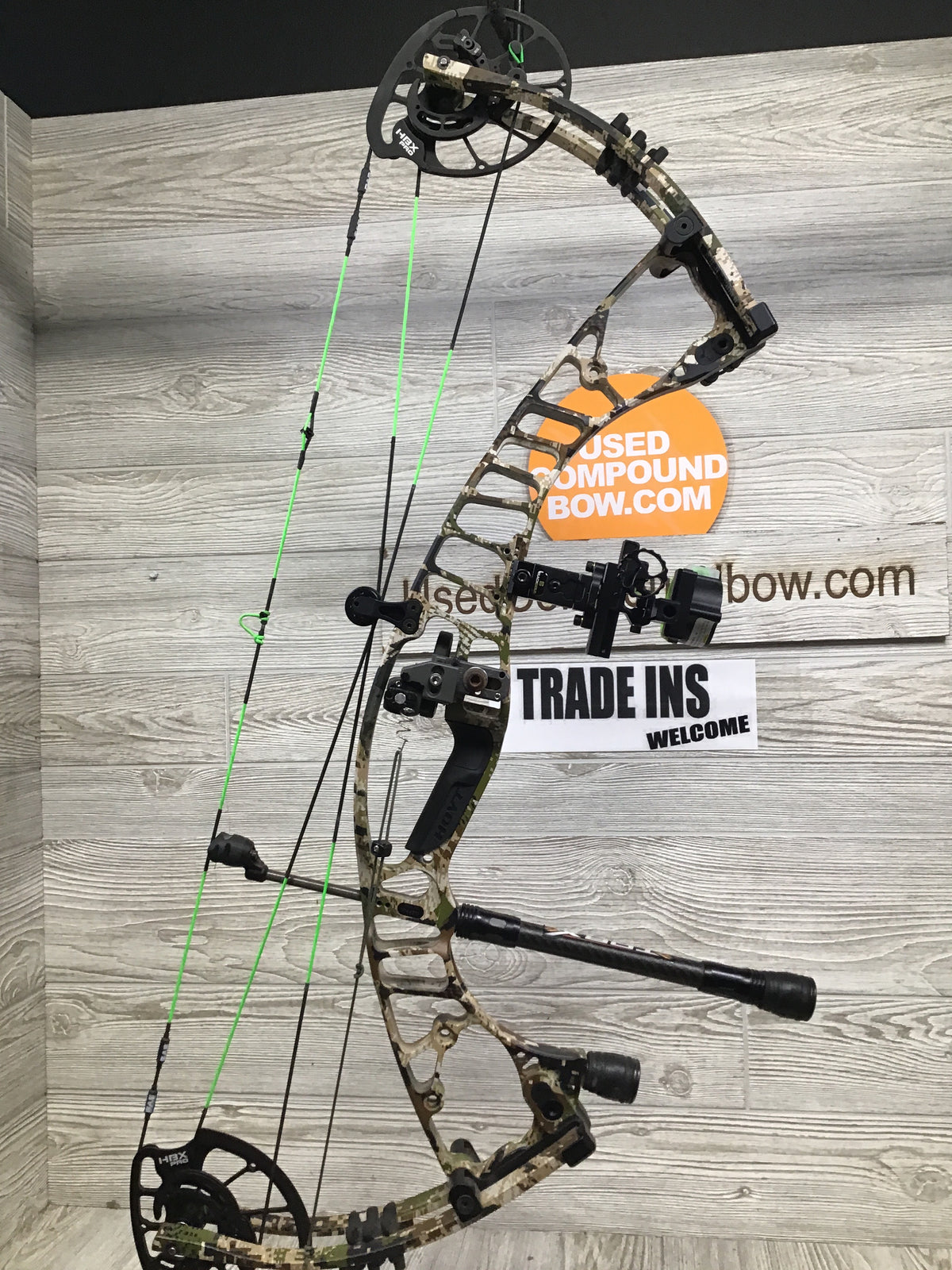 Hoyt VTM 34 wilderness Right Hand 60-70lbs 29.5-31" package (NEW CAMS AND STRINGS)