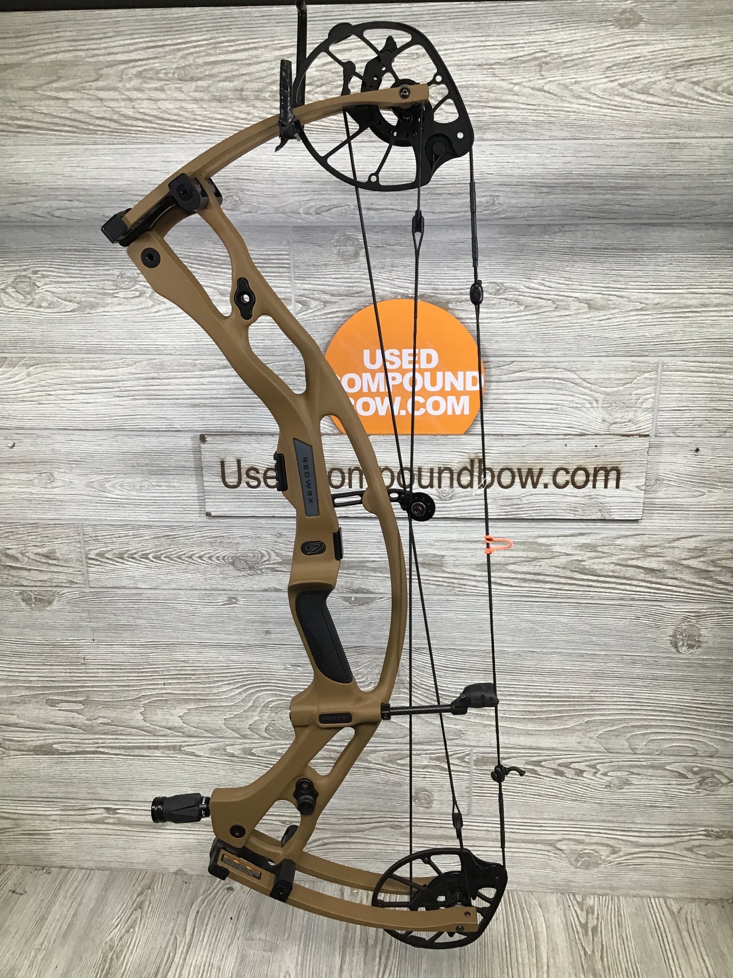 Used Hoyt RX-9 Right Handed Bourbon - 60-70lb  25-30"