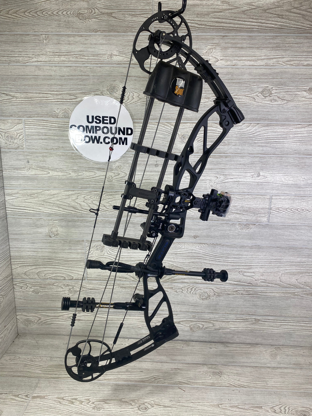 Used Elite Terrain RH Black 25.5-31.5" 55-70# Bow LOADED