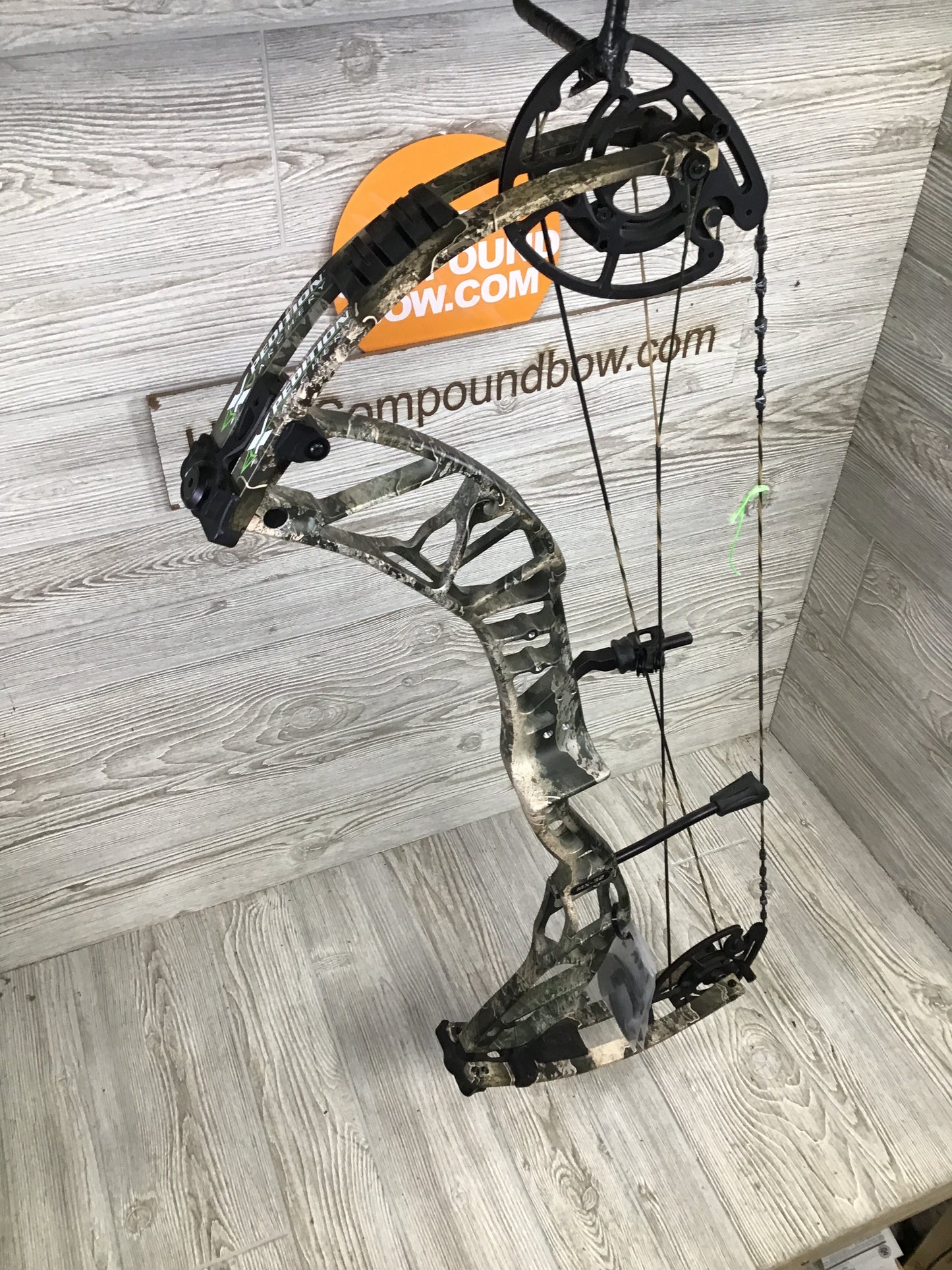 Xpedition MX-32 60-70# Right Handed realtree escape Camo unshot