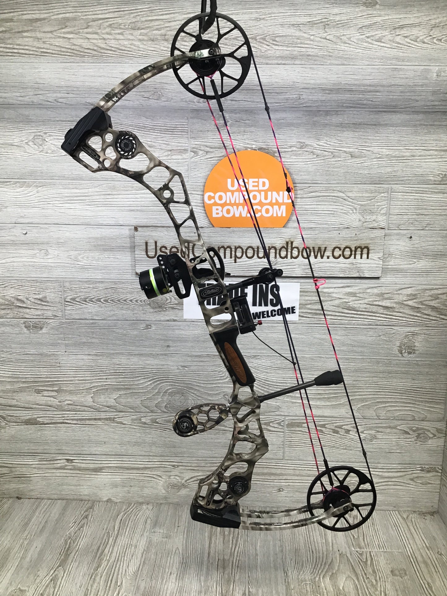 Used Mathews No Cam HTX Lost Camo 26.5"/60# Right Handed Package