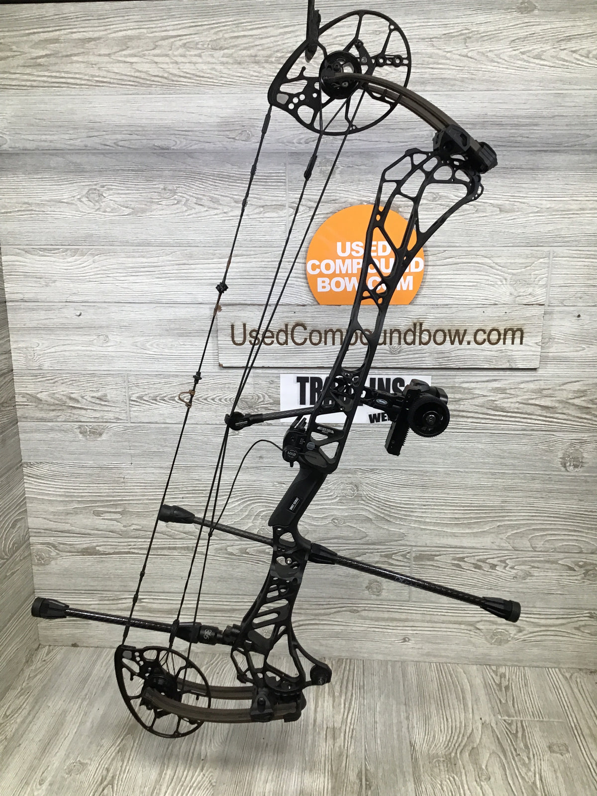 Used Mathews ARC 34 Right Handed Black riser/ Kodiak limbs 31"/60# LOADED PACKAGE