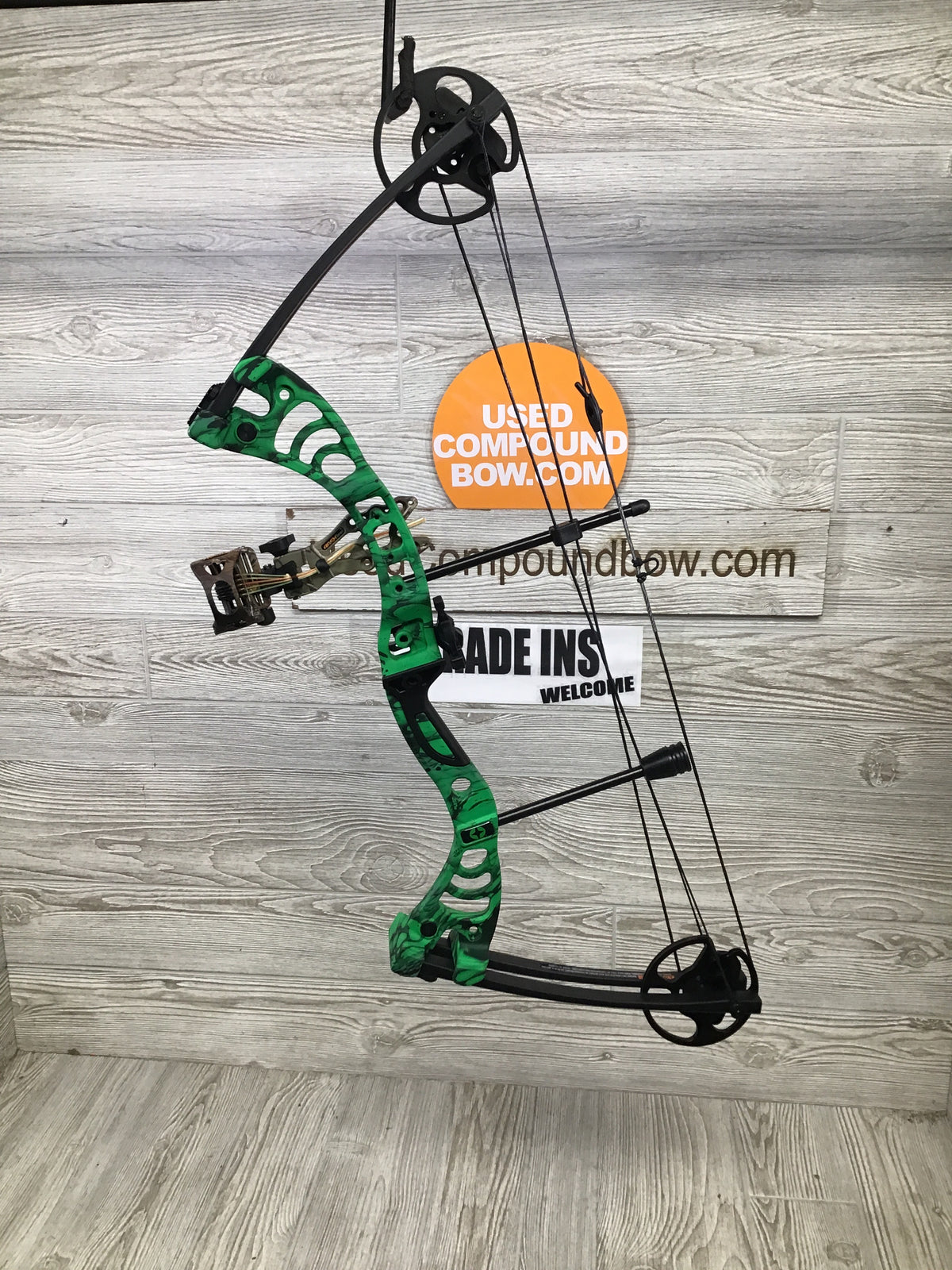 NEW Centerpoint Typhon Right handed Hunting bow 15-55lbs 19-29"