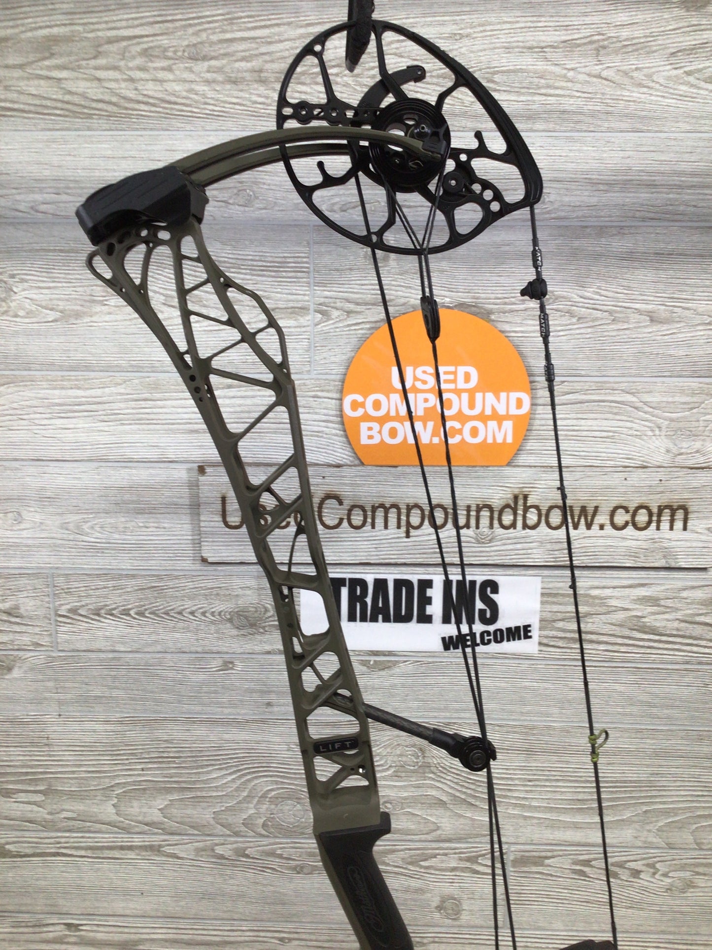 Used Mathews Lift 33 RH Ambush Green 28.5/70#