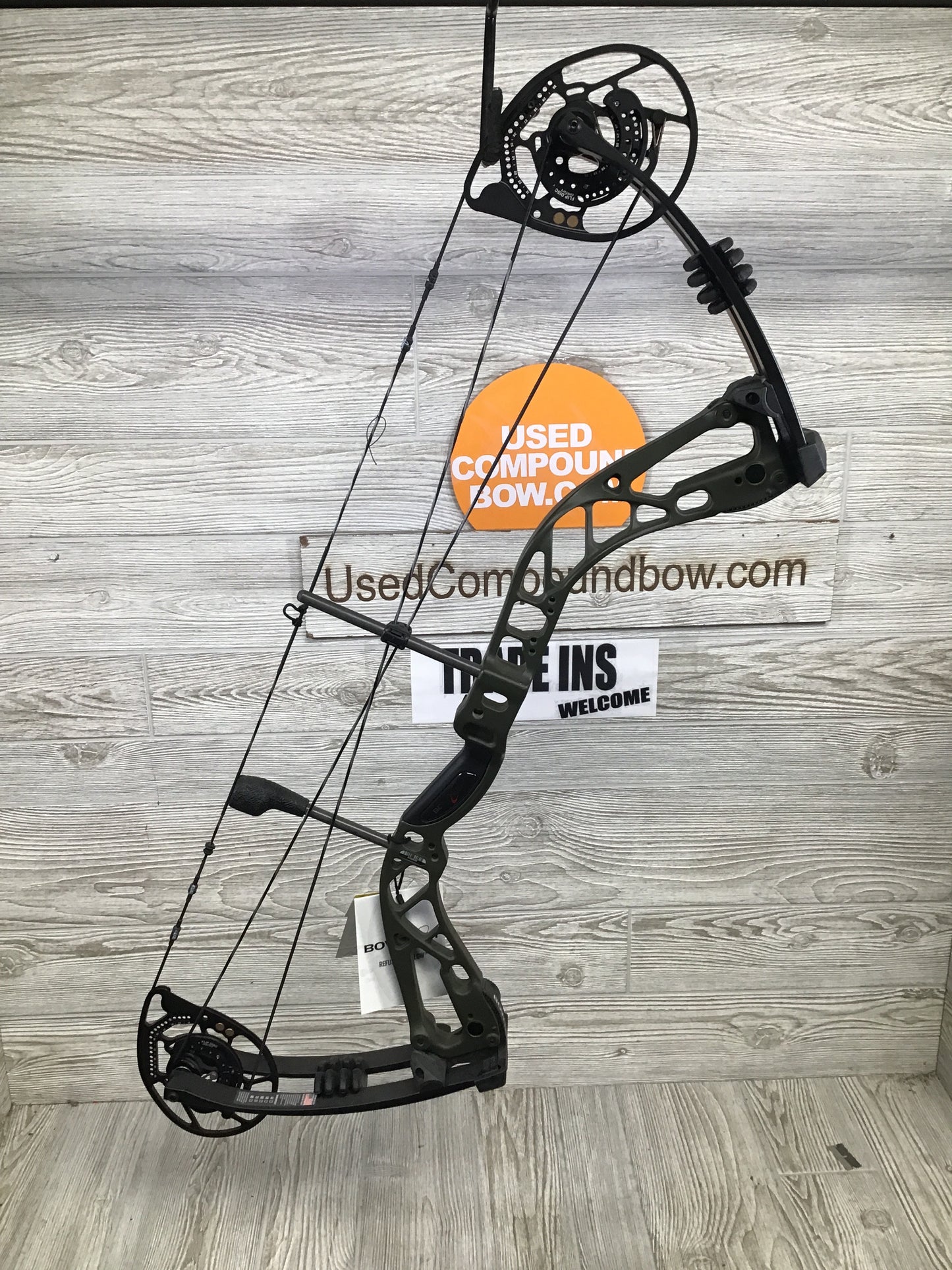 Bowtech Amplify Right Handed 21"-30" 8-70# OD Green