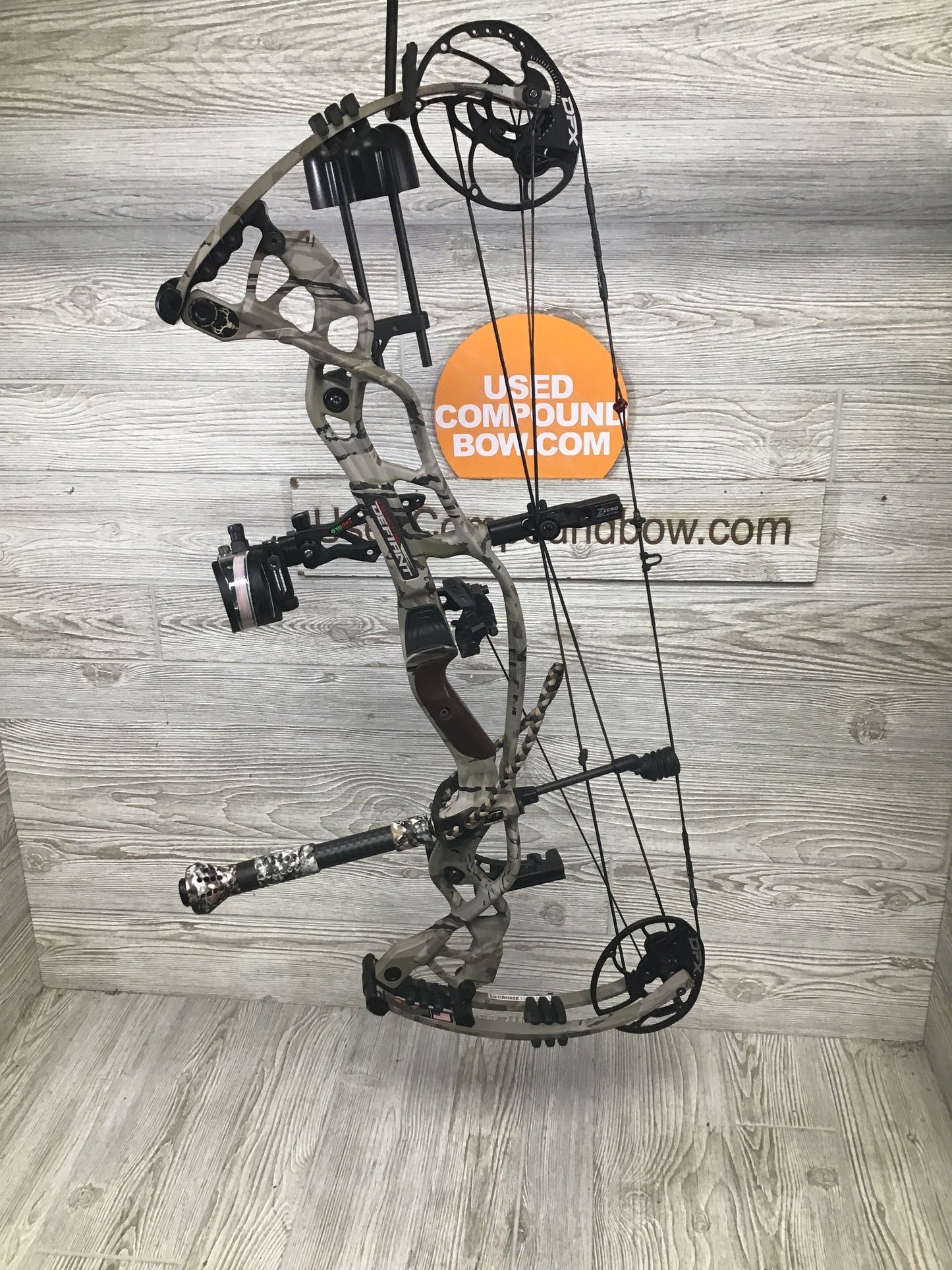 Used Hoyt Carbon Defiant UA Ridge Reaper Camo #3 Cam 50-60 RH LOADED