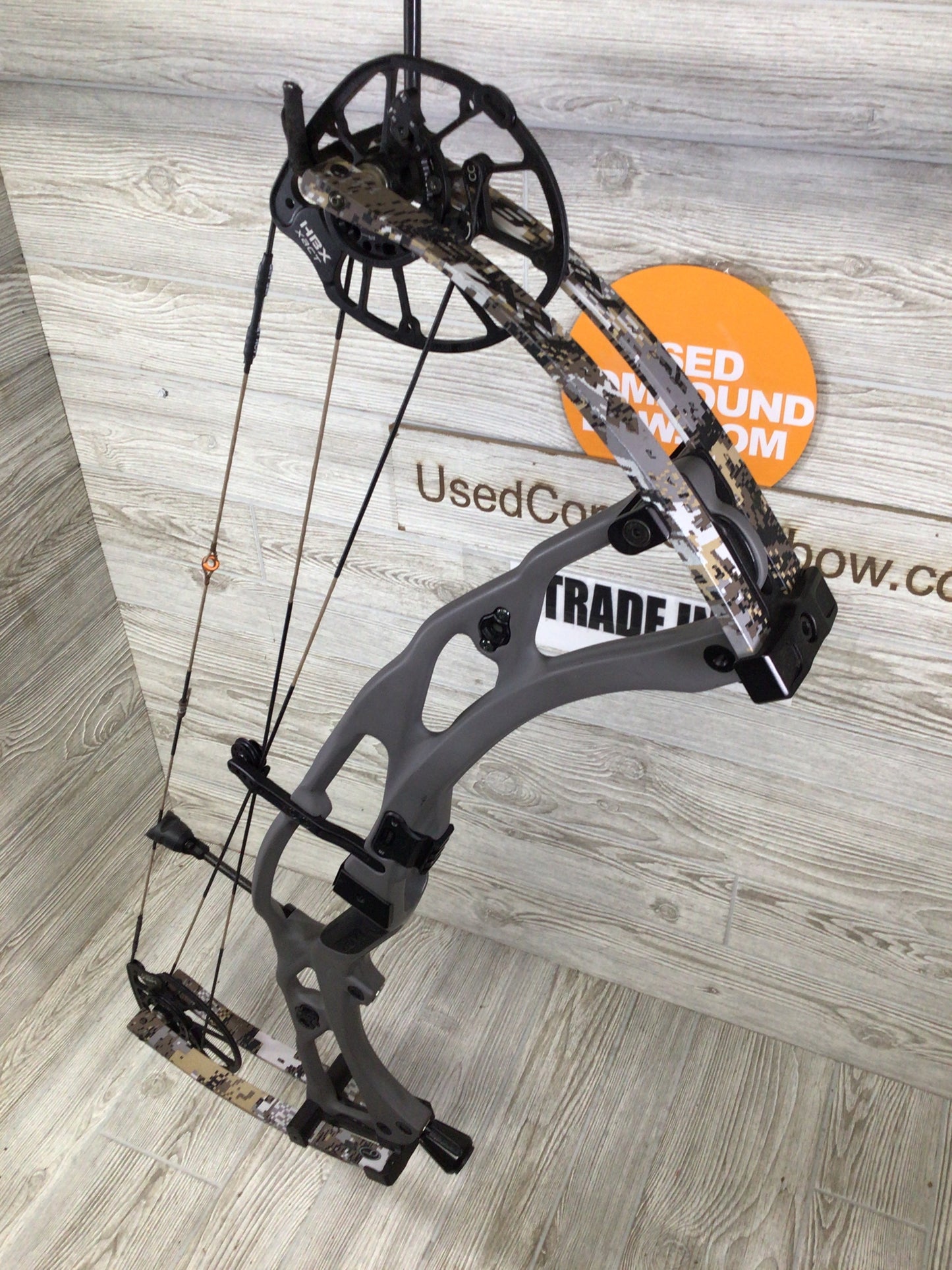 Hoyt RX-8 Right Handed Custom 40-50 lb Tombstone Riser - Elevated 2 Limbs