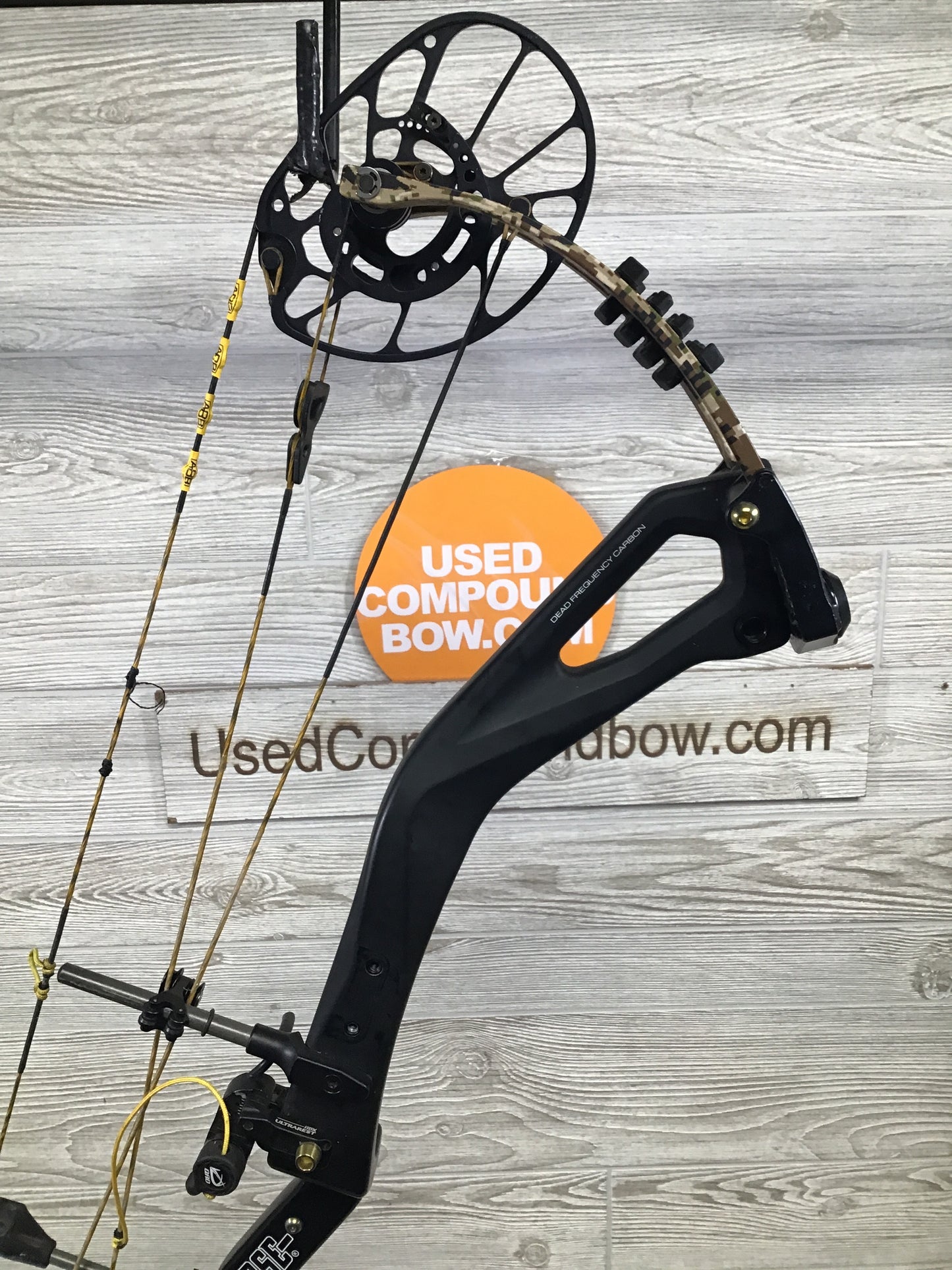 PSE Carbon Levitate Right Hand E2 Cam Black Riser/Subalpine limbs 60-70#