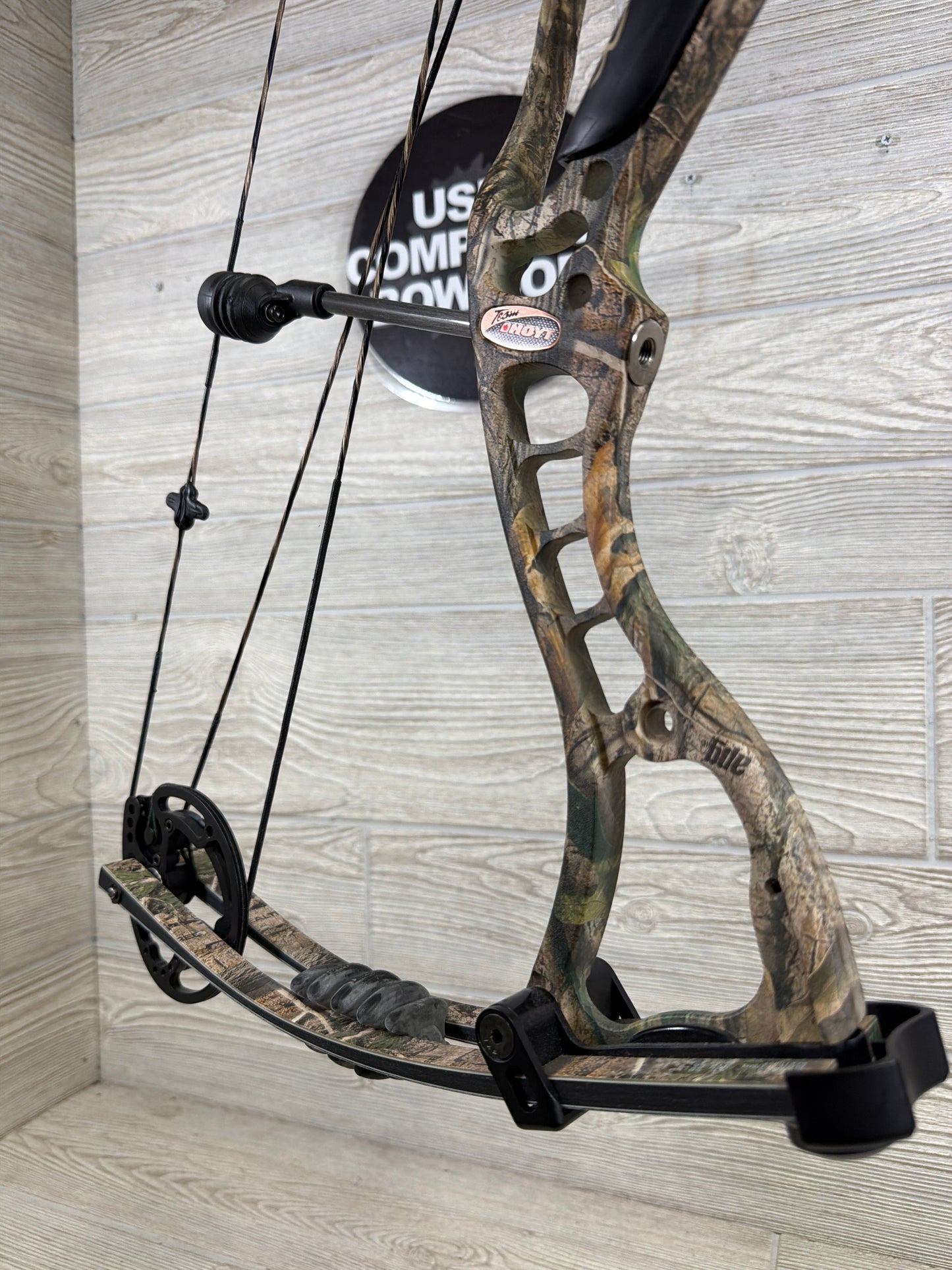 Used Hoyt Maxxis 60-70# Left Handed 27" Bow