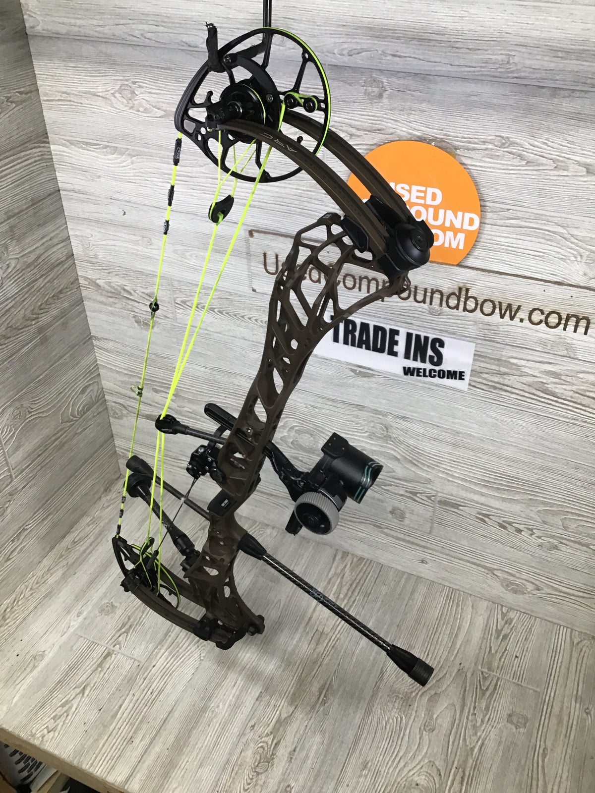Used Mathews ARC 34 Right Handed Kodiak 28"/70# LOADED PACKAGE