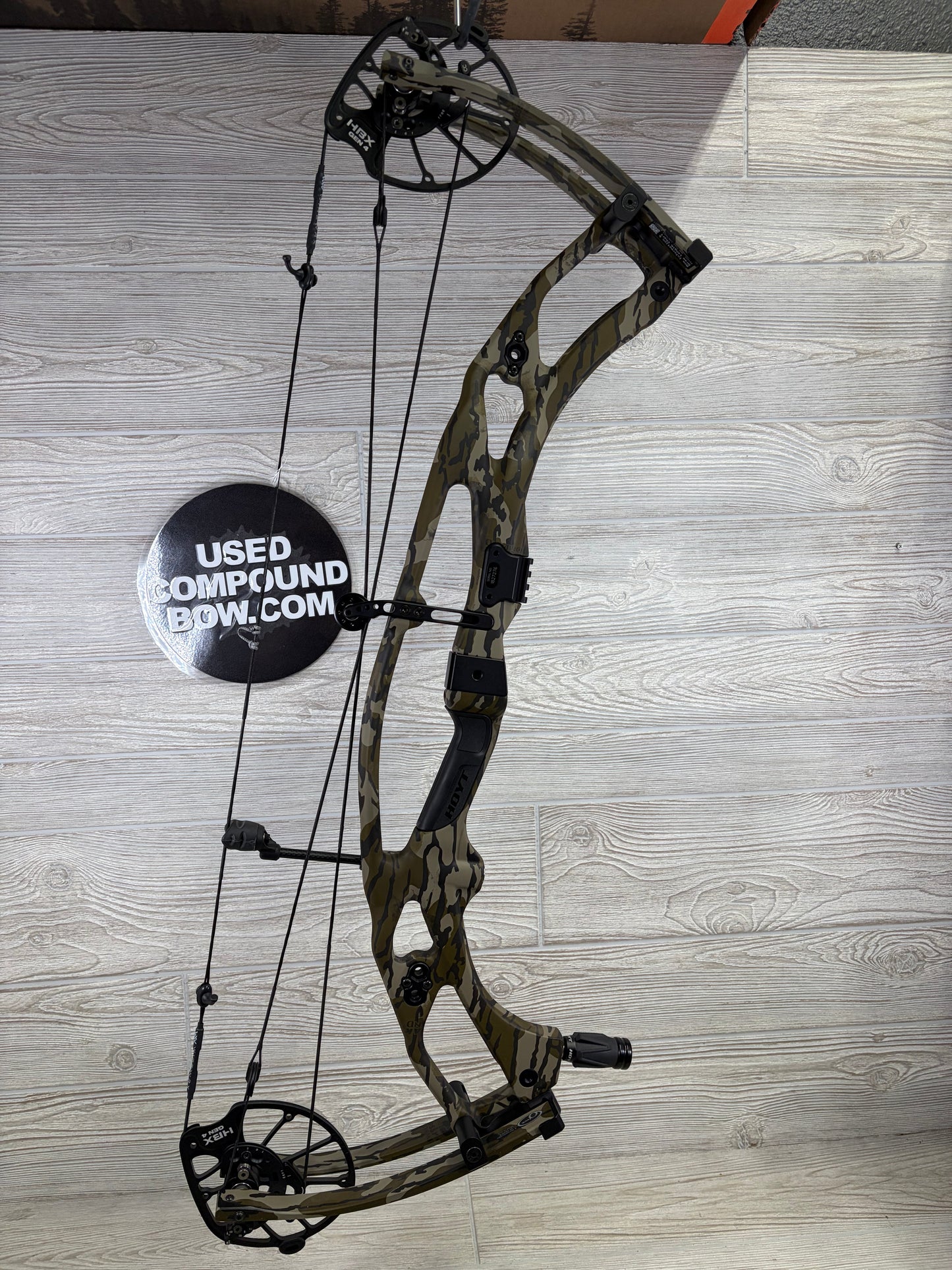Hoyt RX-9 Ultra Right Handed 60-70# 29" Bottomlands