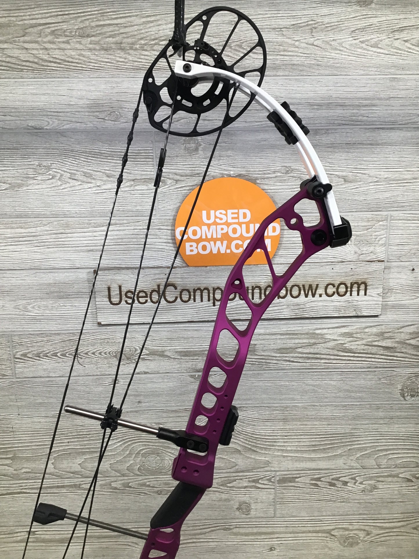 NEW IN BOX W/Warranty PSE Shootdown Pro E2 70# RH Purple Target Bow