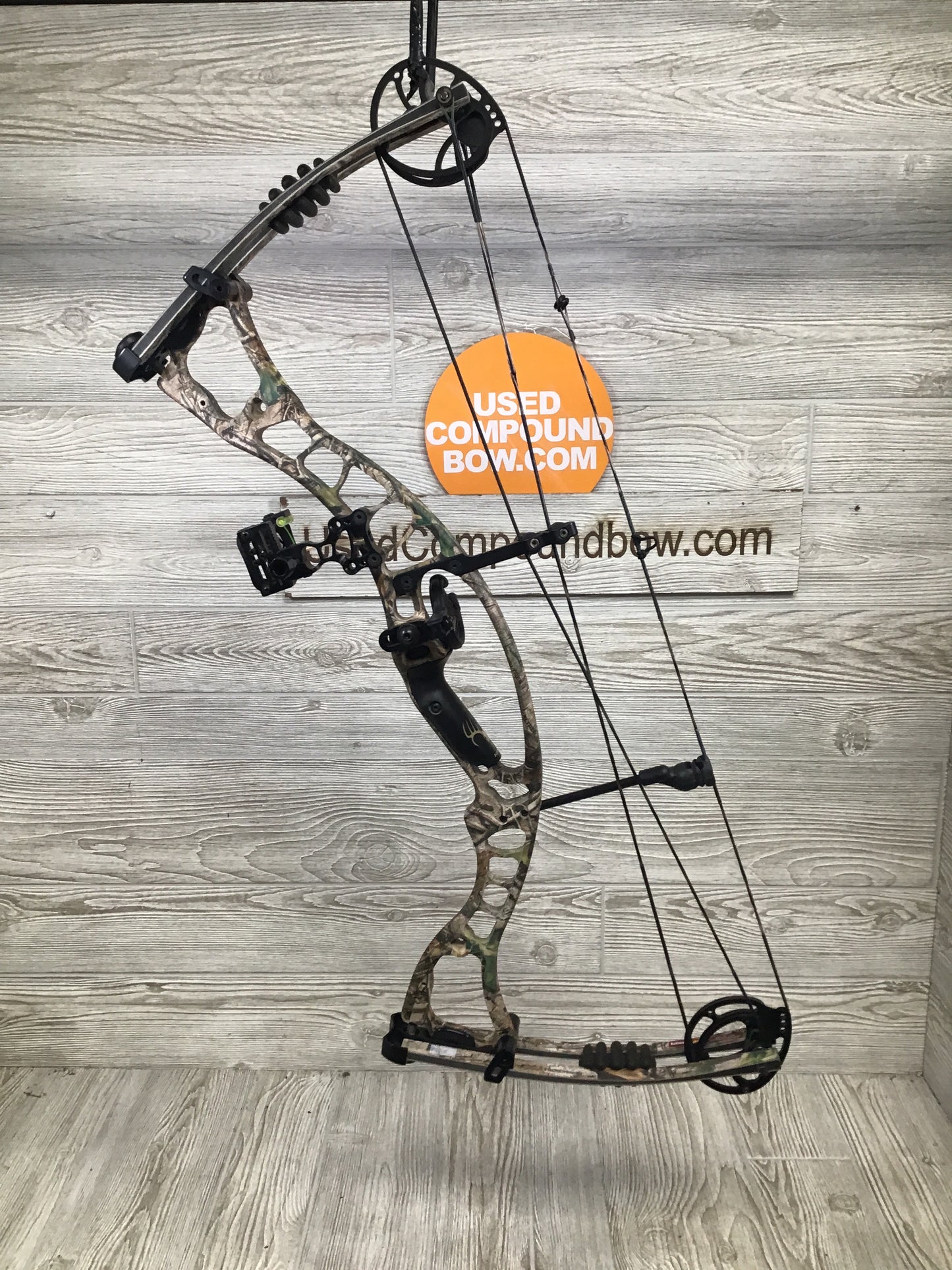 Used Hoyt Maxxis 60-70# Left Handed 27" Package