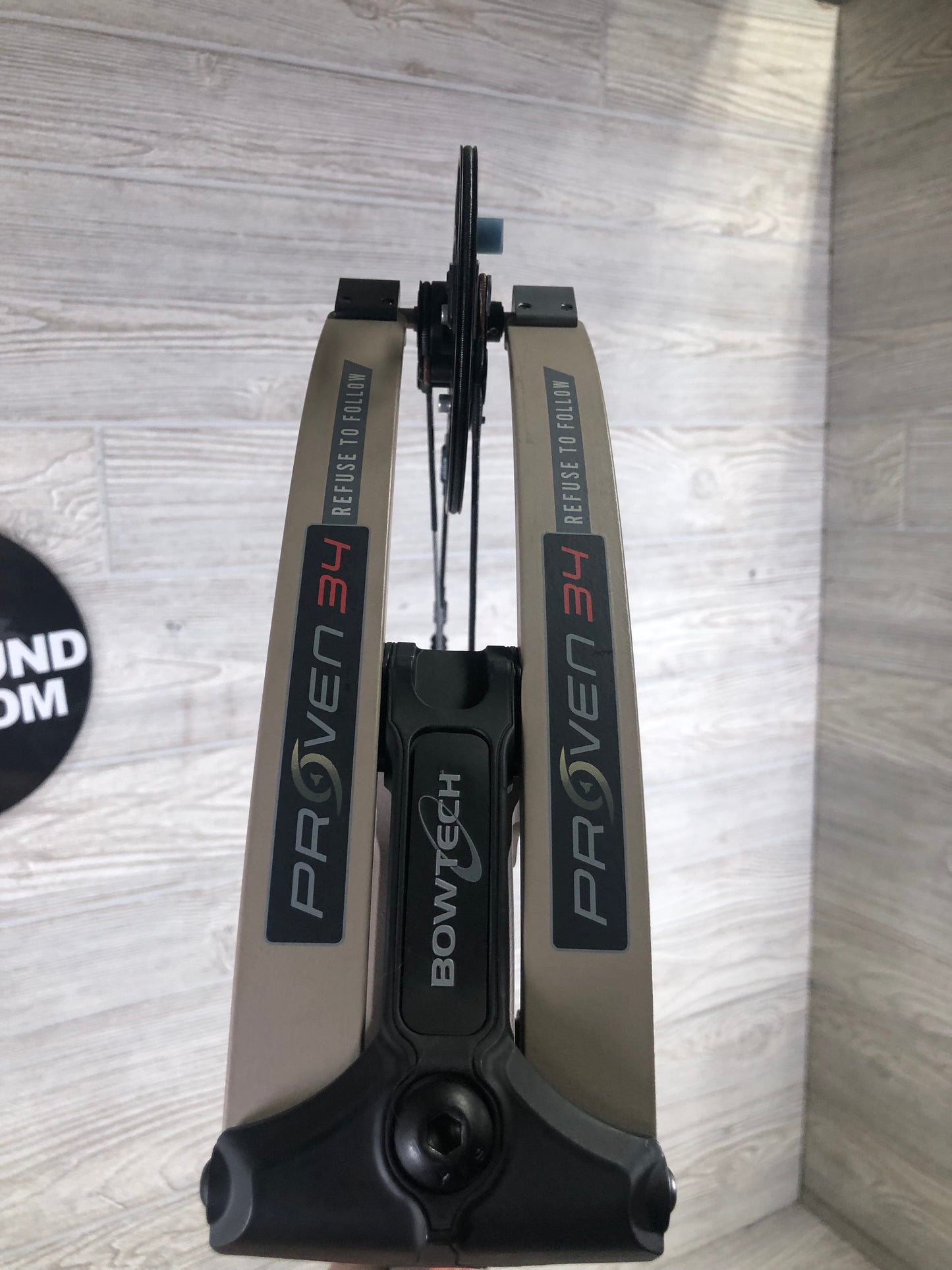 Bowtech Proven 34 Sandstone Medium Cam Right Handed 25-30" 60-70lbs