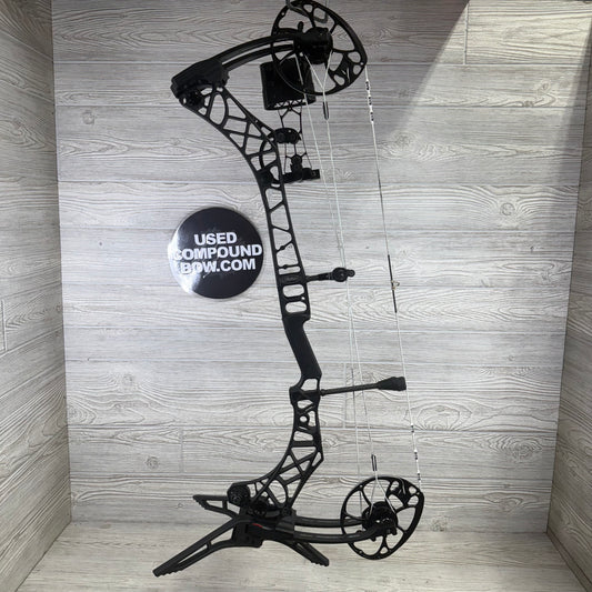 Used Mathews VXR 31.5 Black RH 30" 70lbs