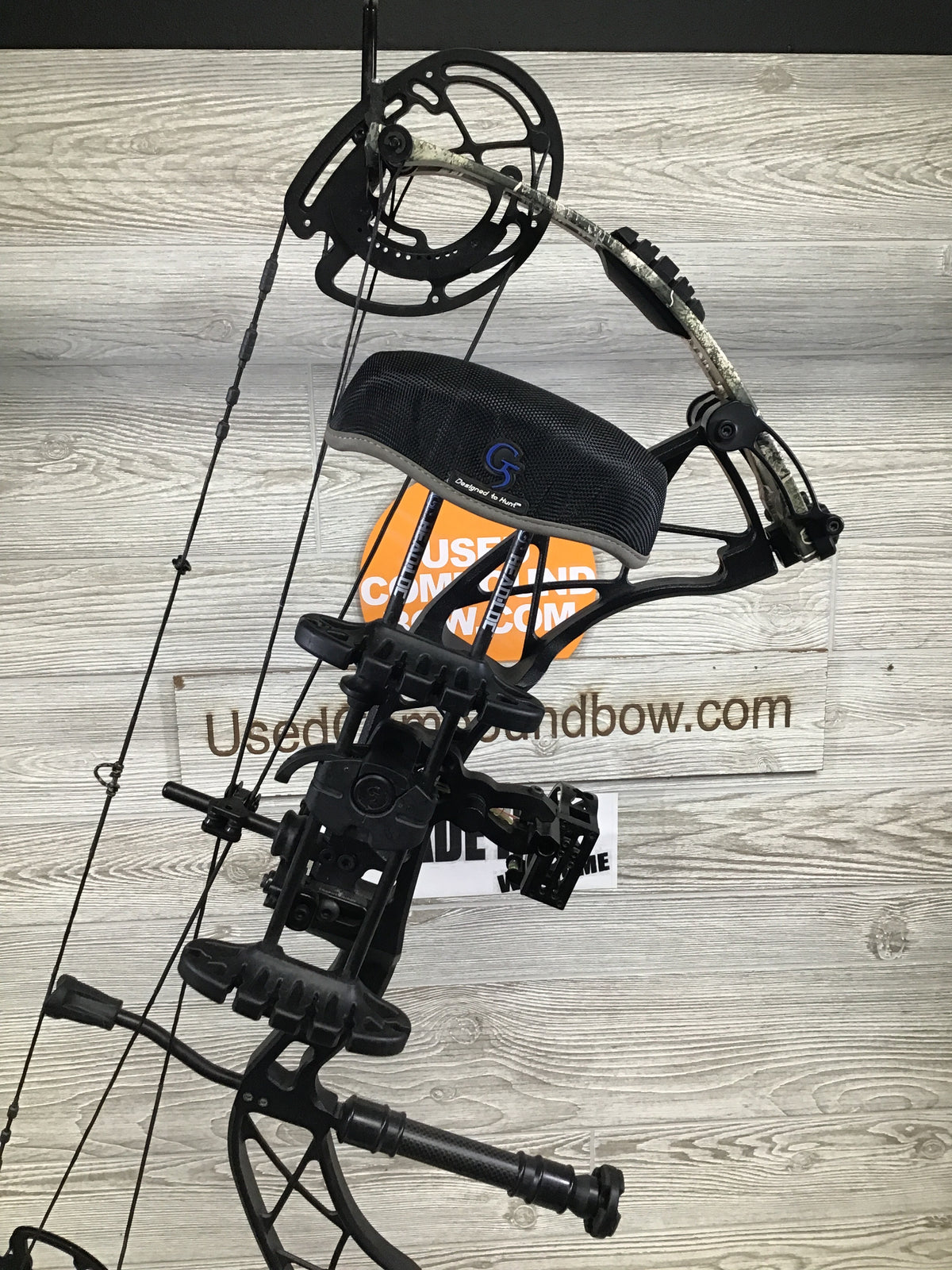 Xpedition Xscape 50-60# Black Riser/ camo limb right handed Package