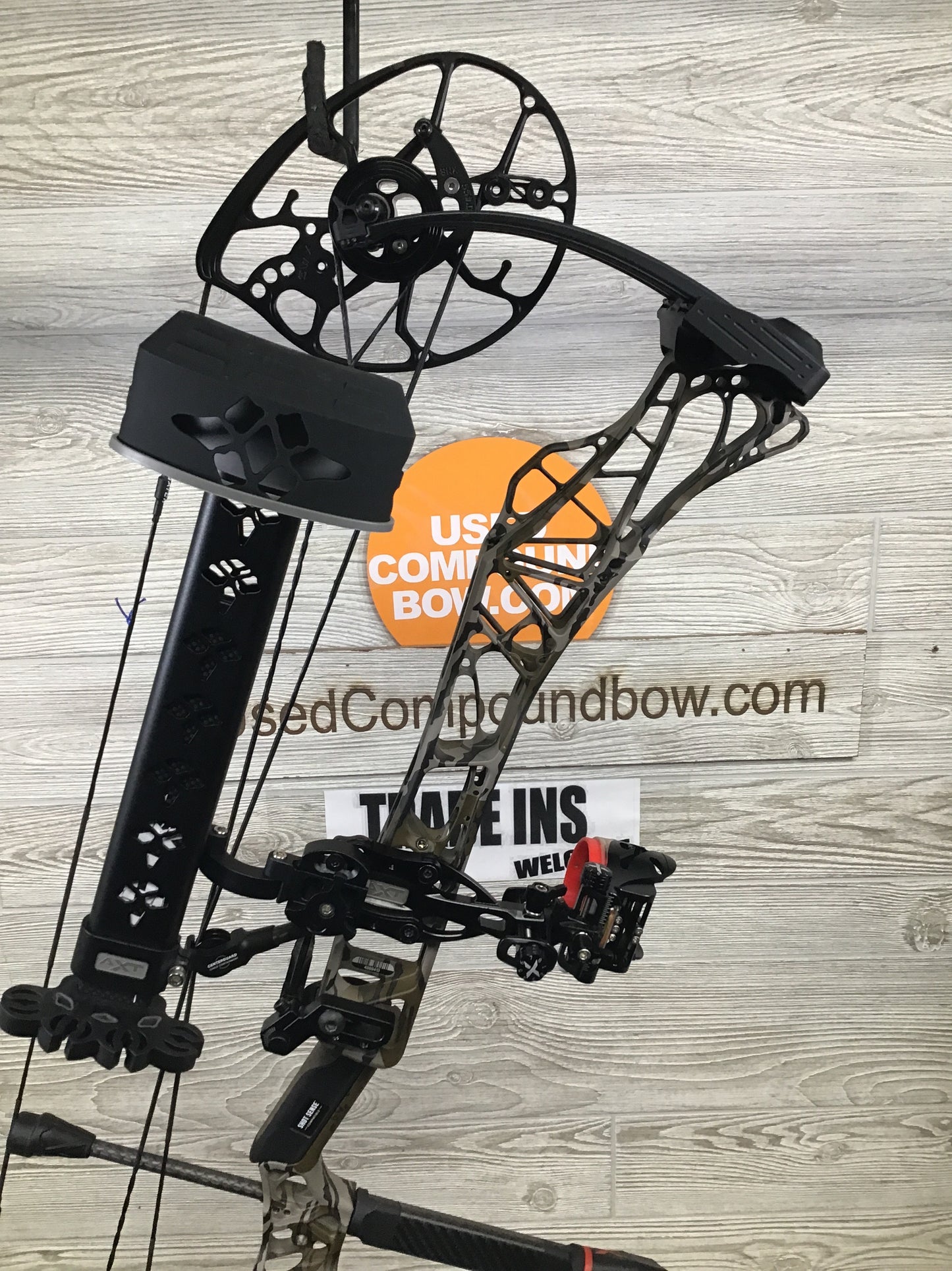 Used Mathews Lift X 29.5 Right Hand Bottomlands riser/Black limbs 28.5/65# Package