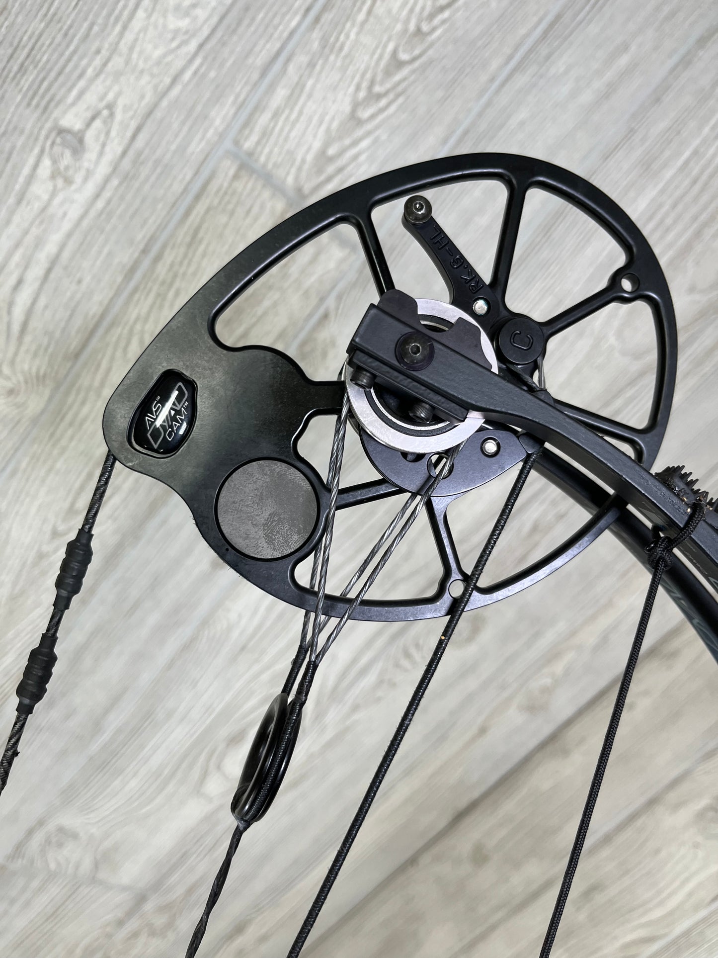 Mathews Chill X Black RH Package 70# MAX