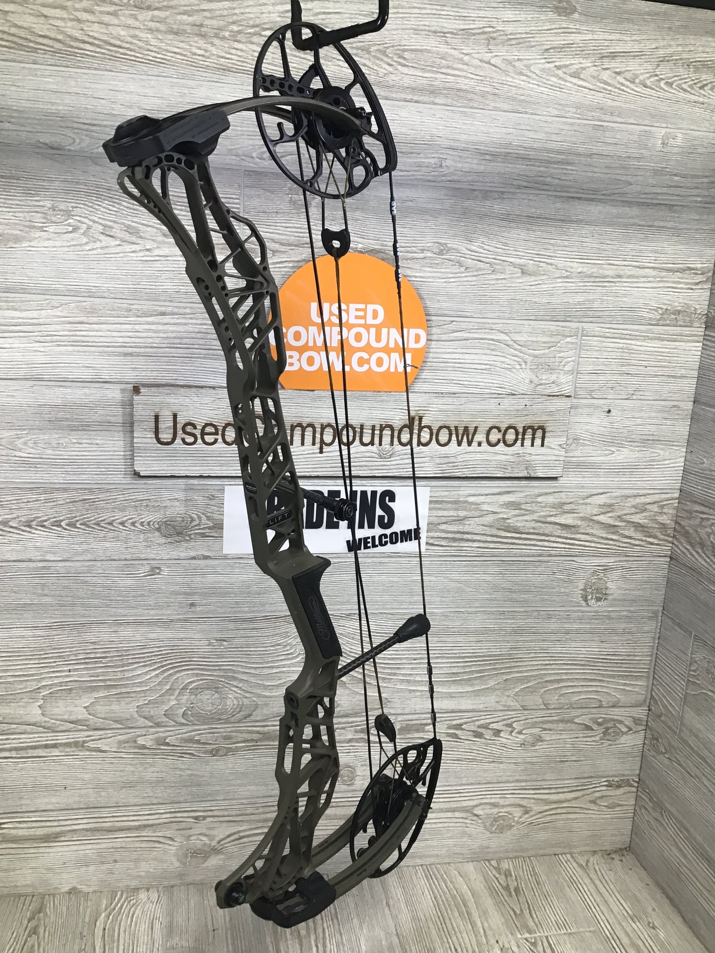 Mathews Lift 29.5 Right Handed Green Ambush (NEW STRING)