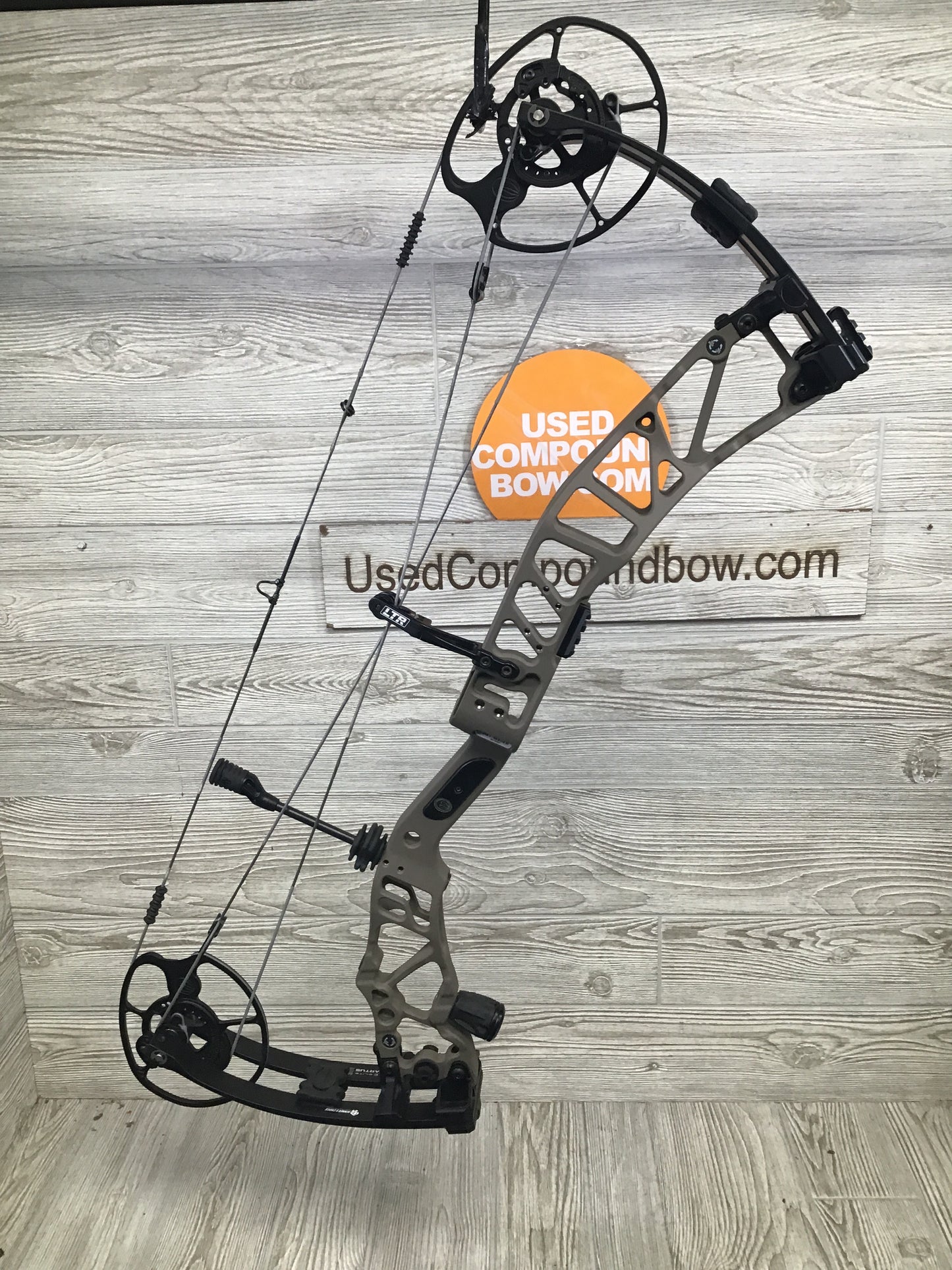 Elite Artus Right Hand Sienna Brown 50-60# Bow
