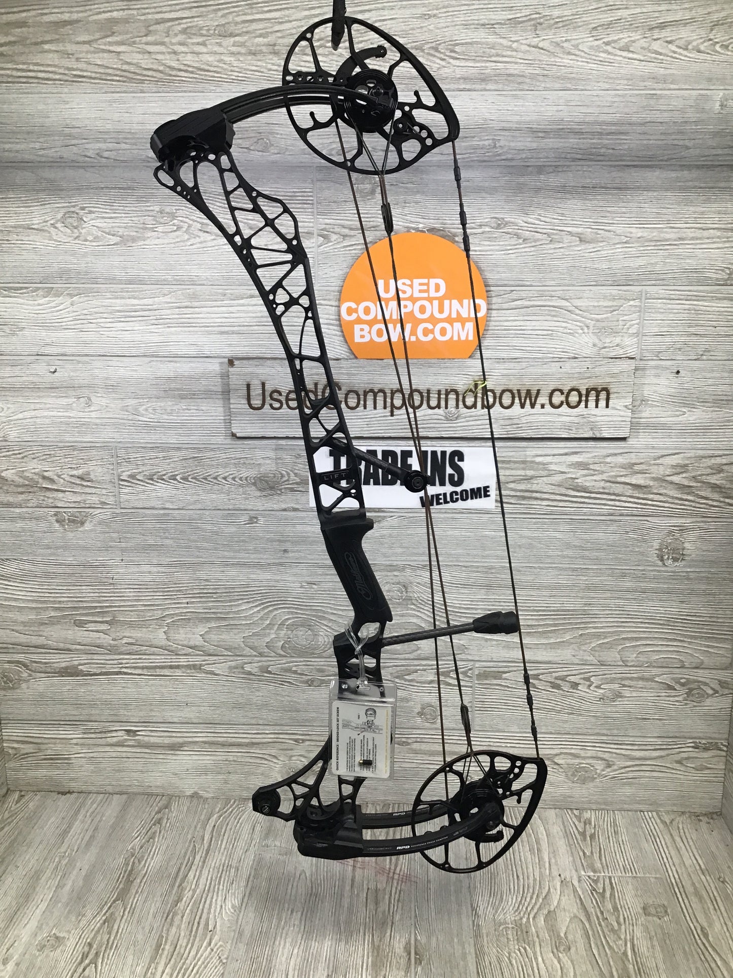 Used Mathews Lift 29.5 Right Handed Black Bow 26.5/70