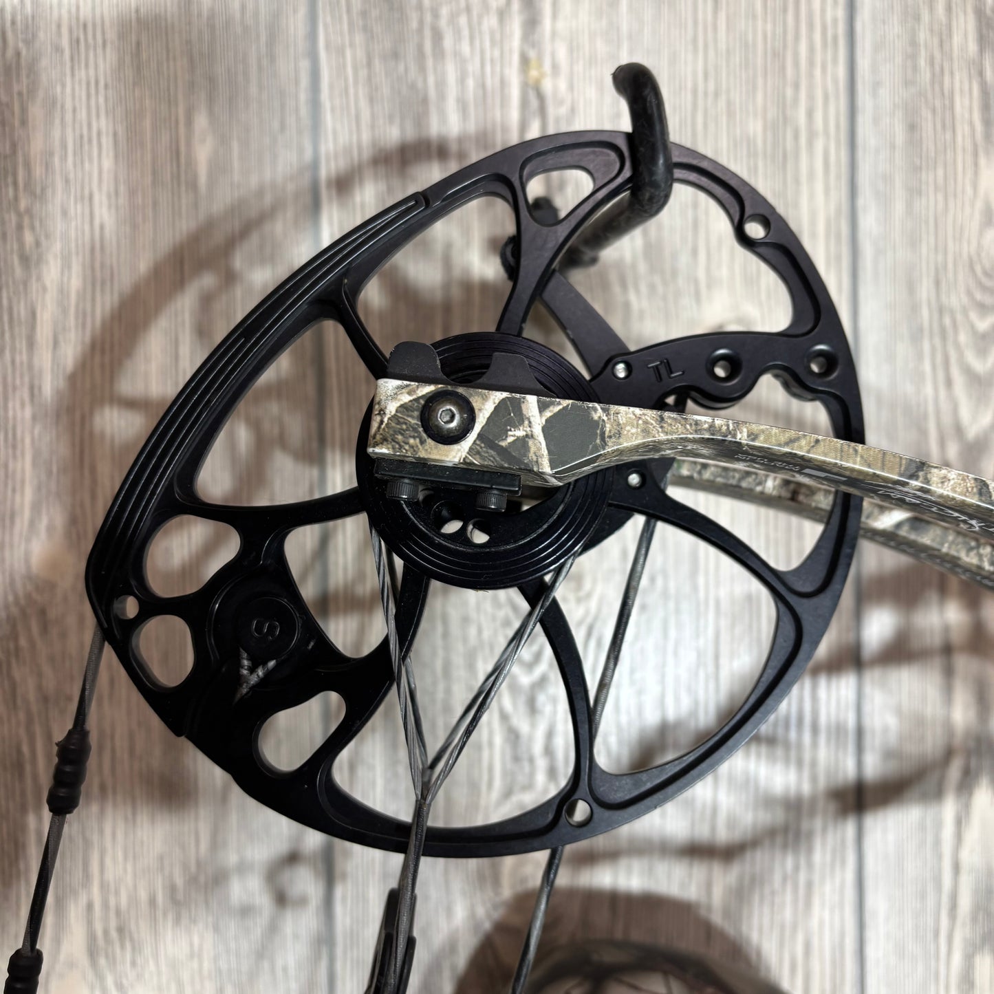 Used Mathews Vertix LH Realtree Package with Garmin