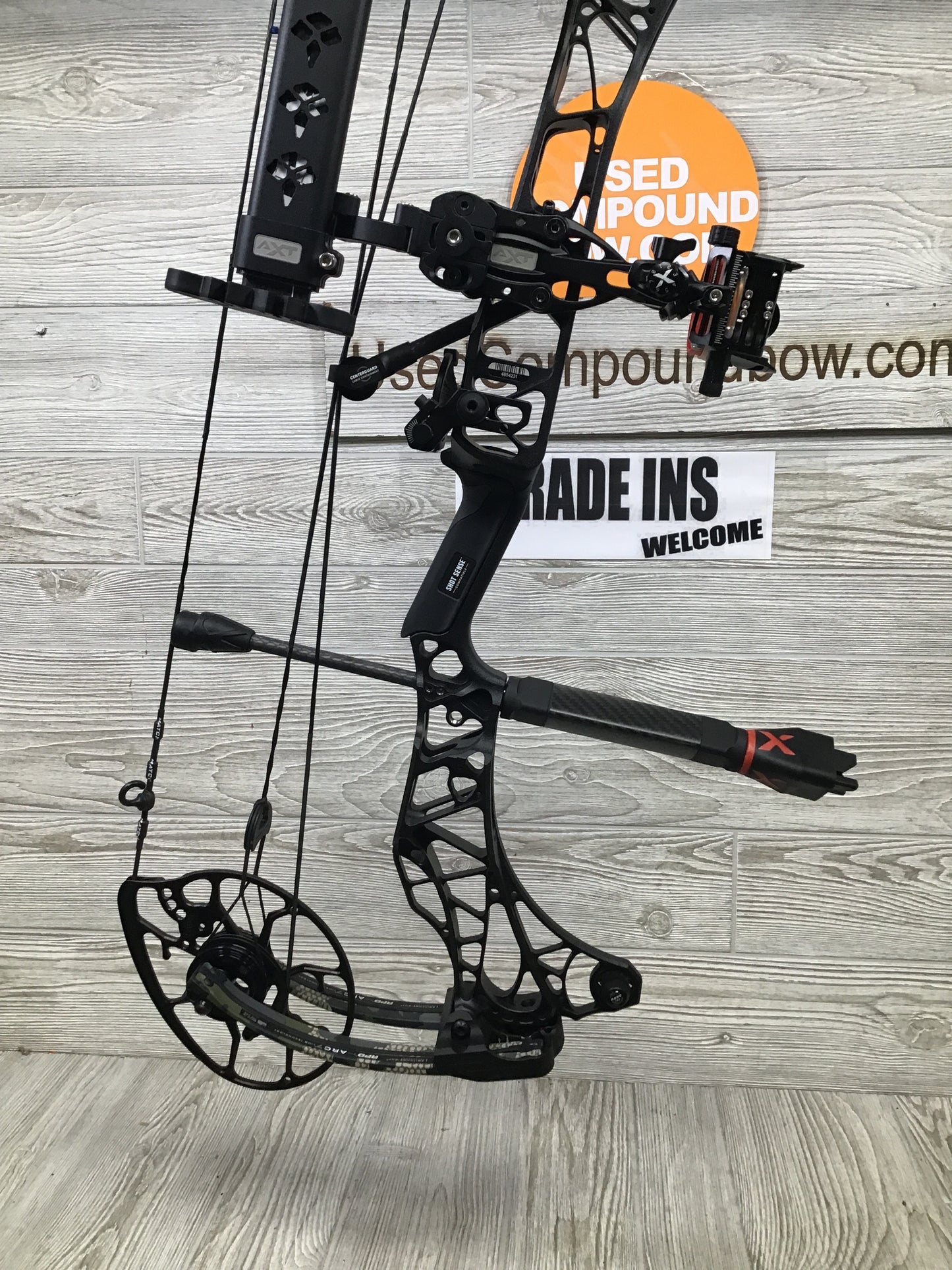 Used Mathews Lift X 29.5 Right Hand Black riser/Kuiu Verde limbs Bow 29.5"/70# package