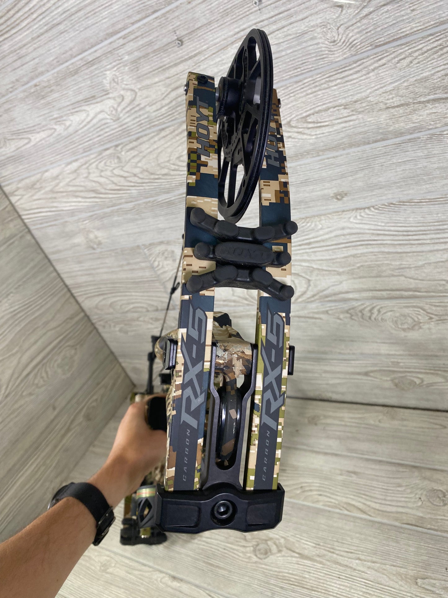 Hoyt RX-5 Sitka Subalpine 60-70# 25-30 Left hand PKG