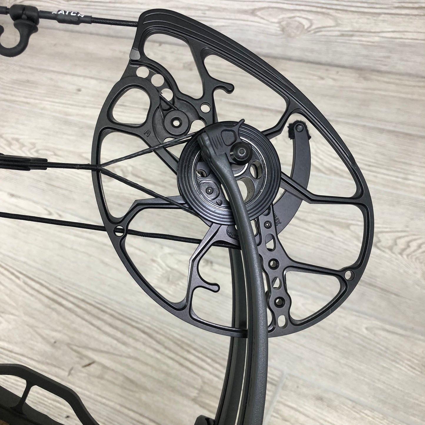 Used Mathews Lift X 33 Shale Right Hand with ultra view grip