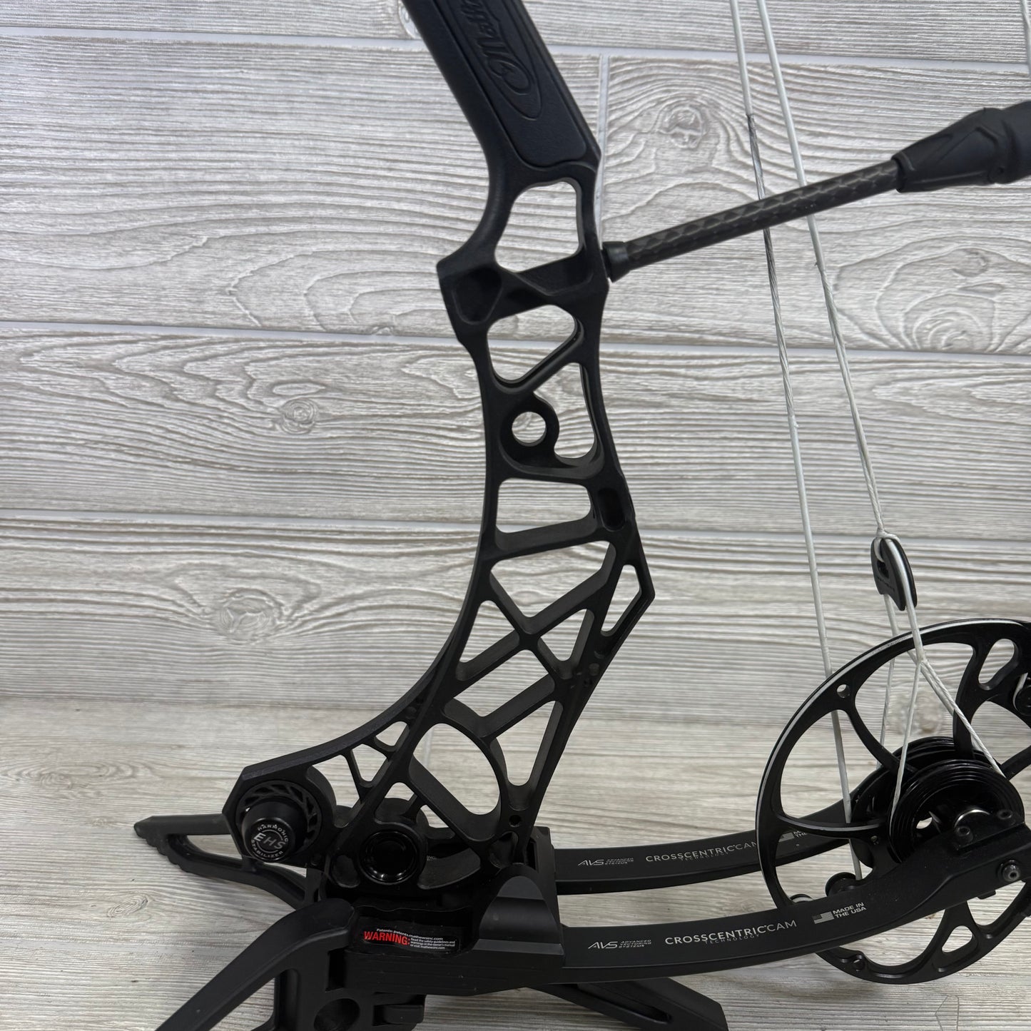 Used Mathews VXR 31.5 Black RH 30" 70lbs