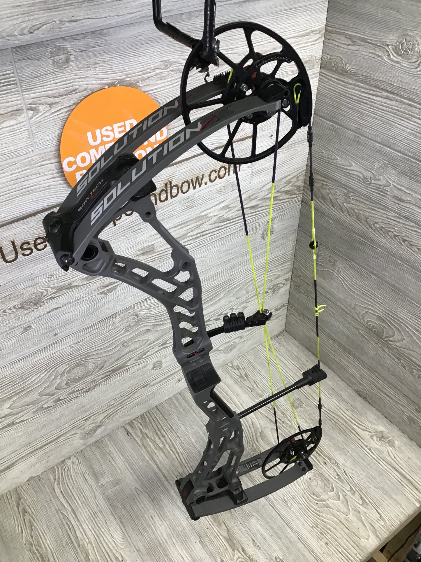 Used Bowtech Solution SS RH 60-70# Smoke Gray